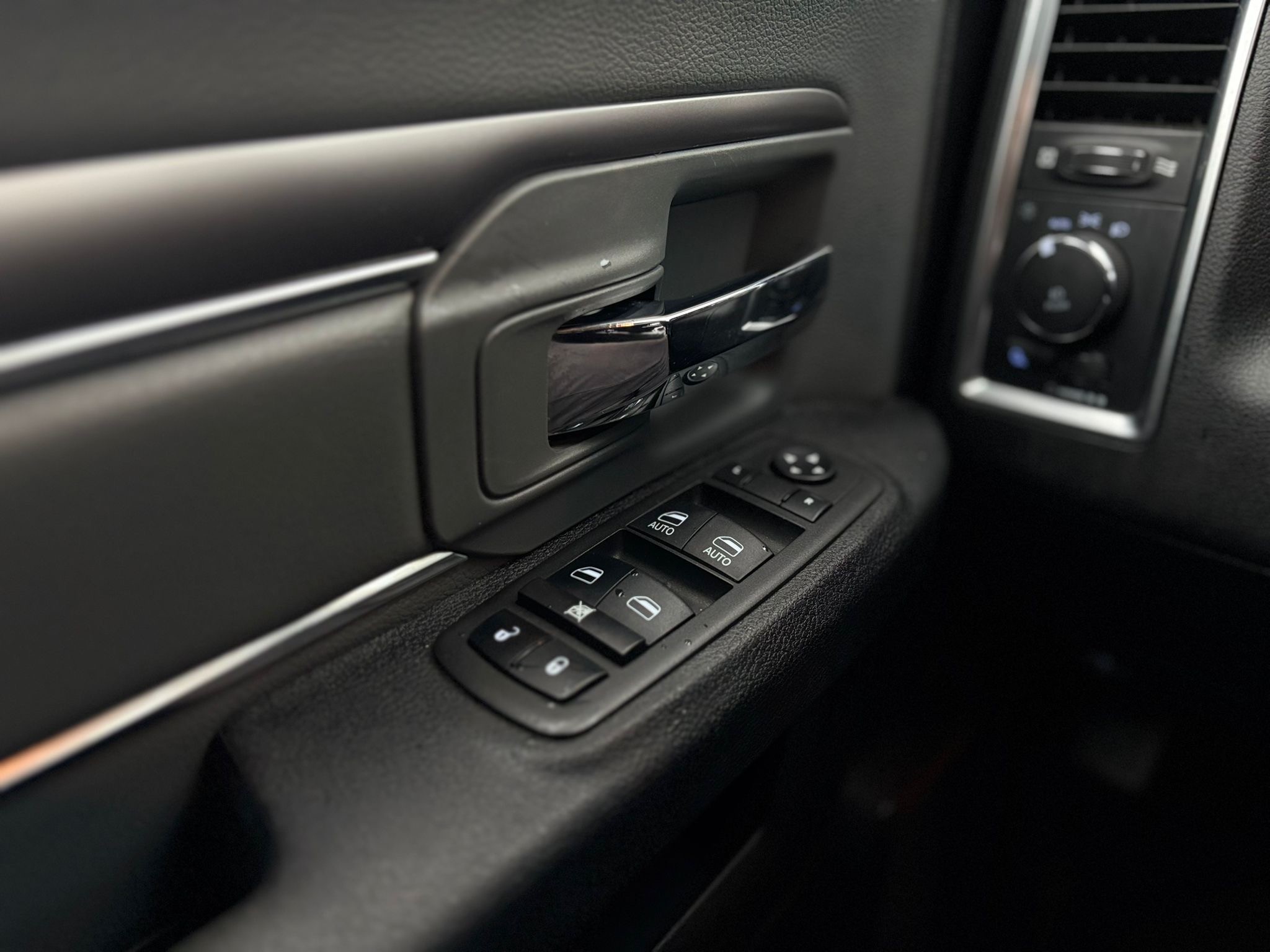 /canwestautoinc/2022-Ram-1500Classic-9287300382197485.jpg