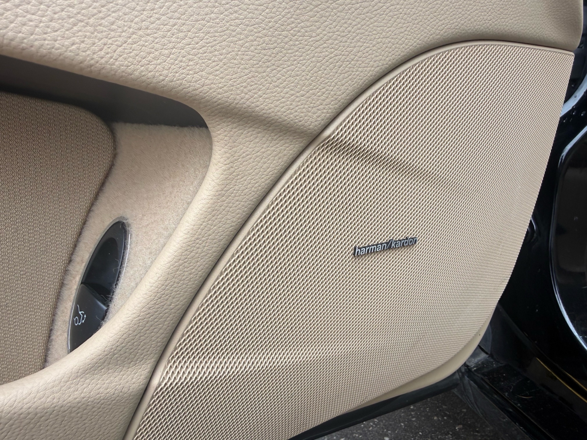 /carage/2007-Mercedes-Benz-CLS-Class-8883630213908635.jpg