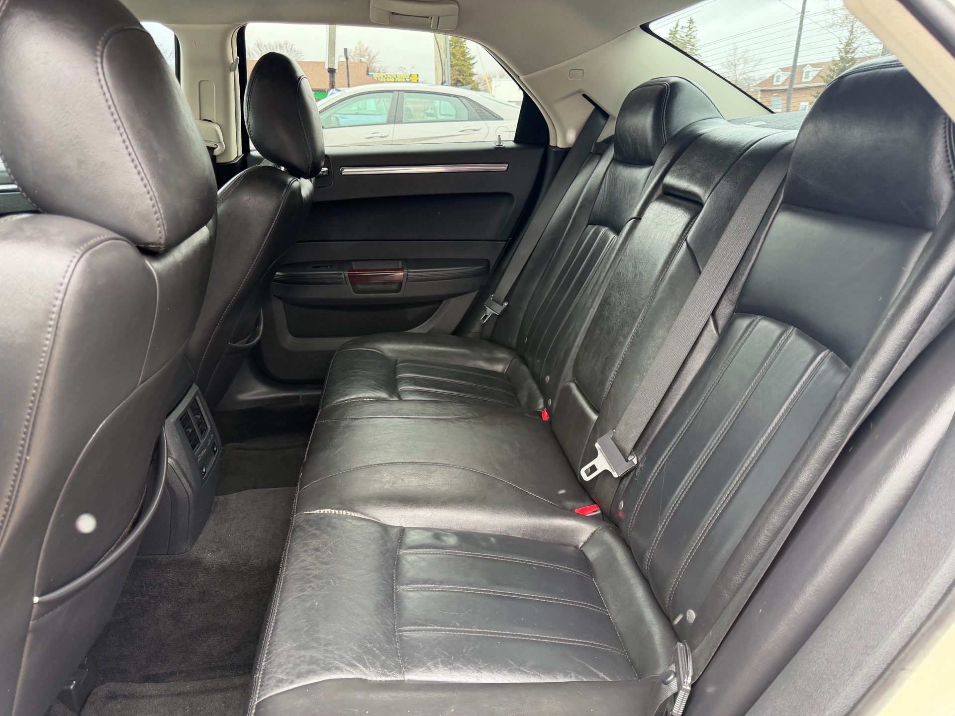 /carage/2010-Chrysler-300-2632842389073624.jpg