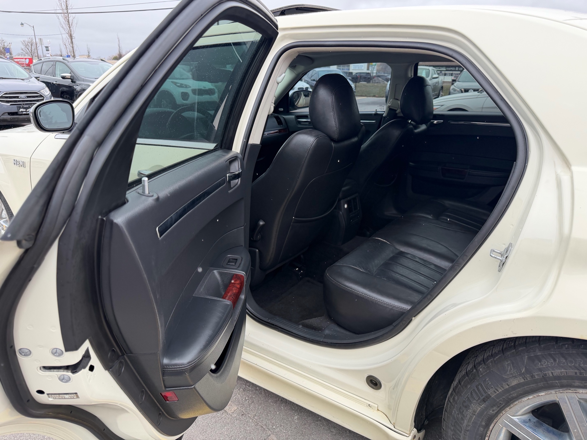 /carage/2010-Chrysler-300-4677758551591862.jpg