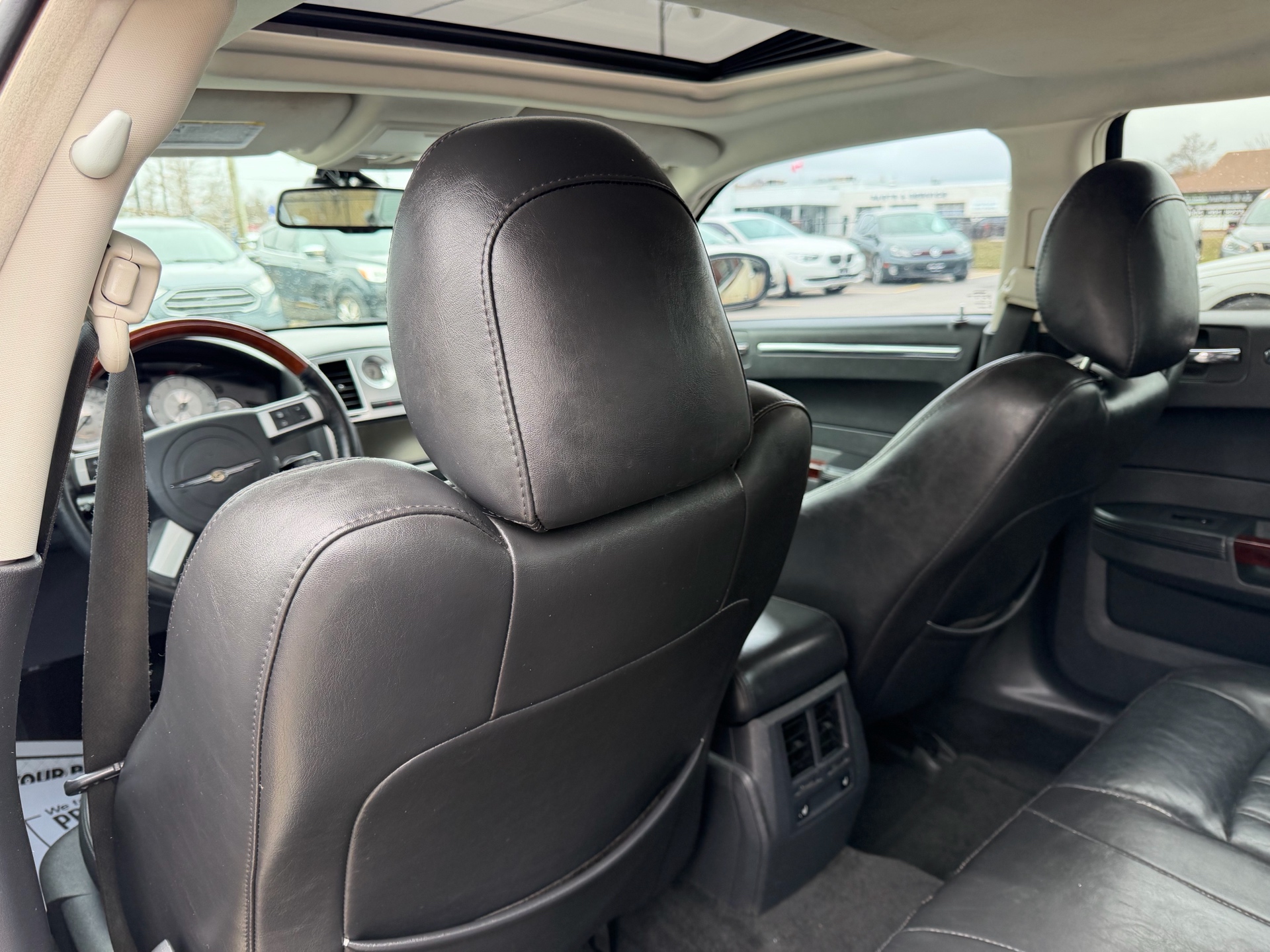 /carage/2010-Chrysler-300-6482059165753515.jpg