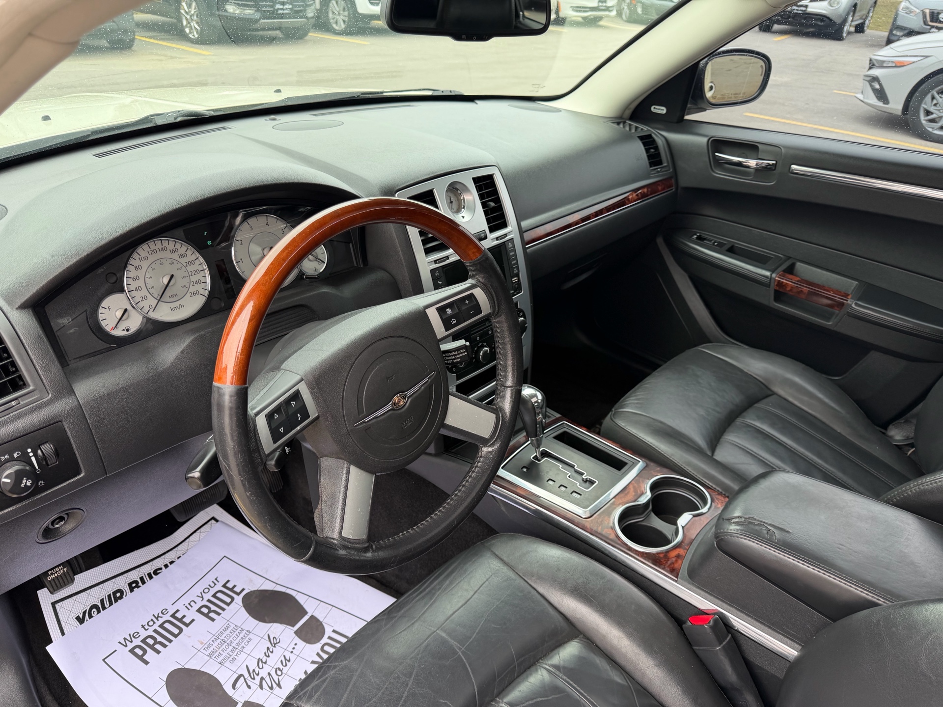 /carage/2010-Chrysler-300-8018590466618276.jpg