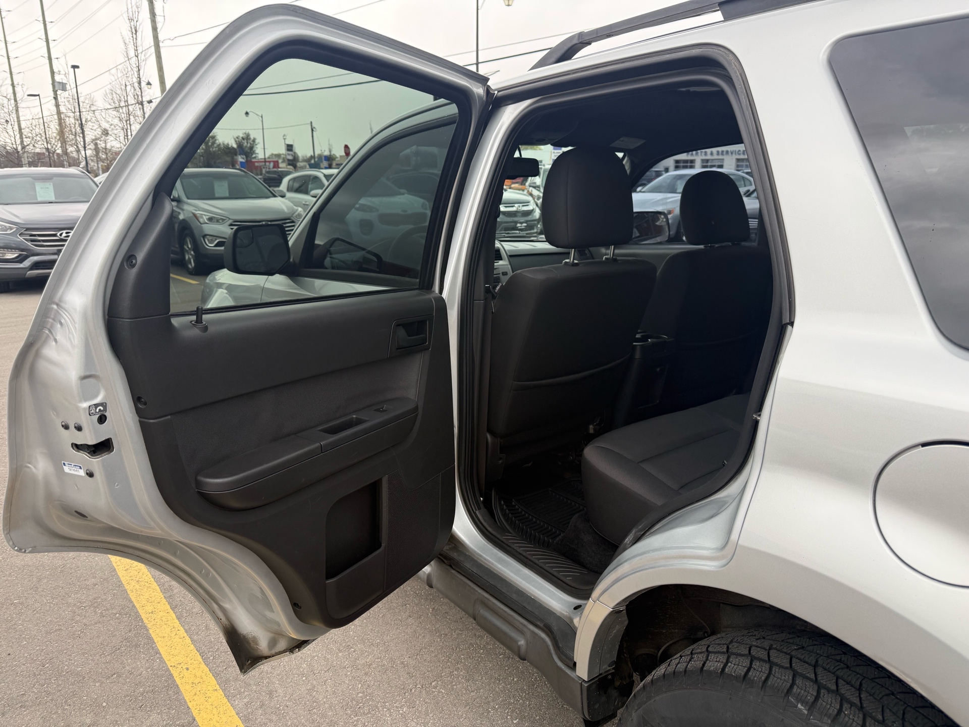 /carage/2010-Ford-Escape-08607247603740587.jpg