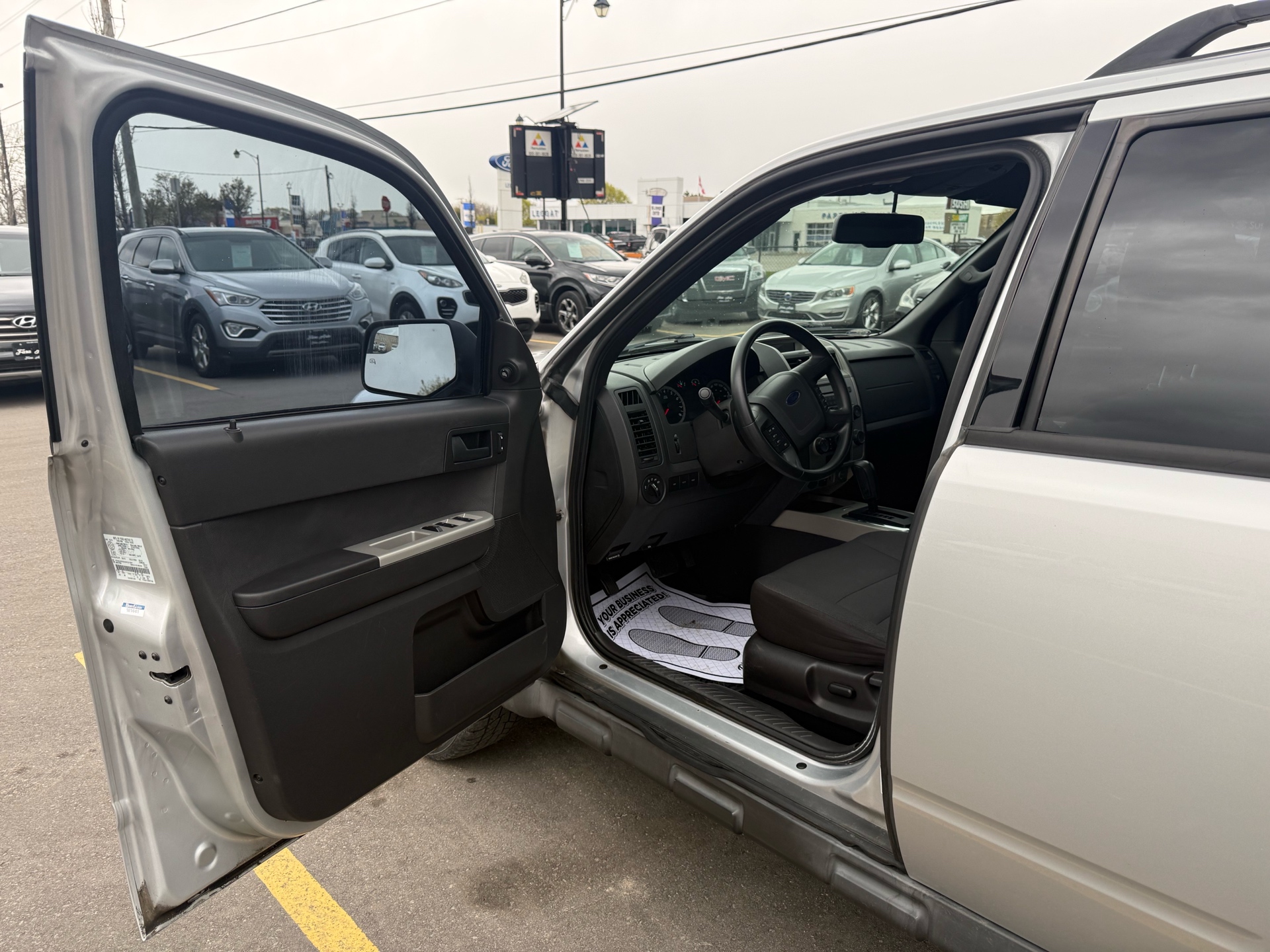 /carage/2010-Ford-Escape-6061046115089899.jpg