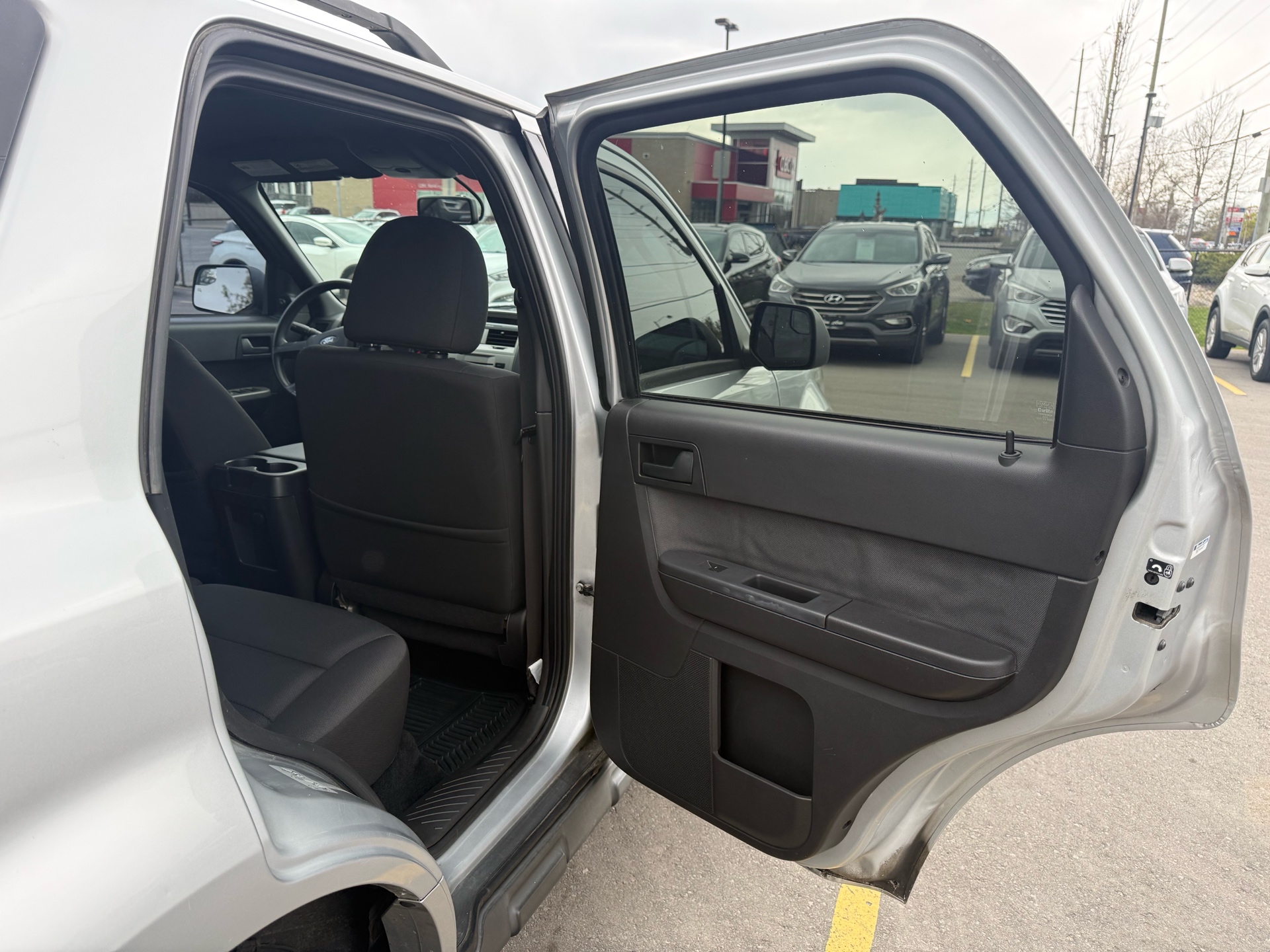 /carage/2010-Ford-Escape-9806335247556457.jpg