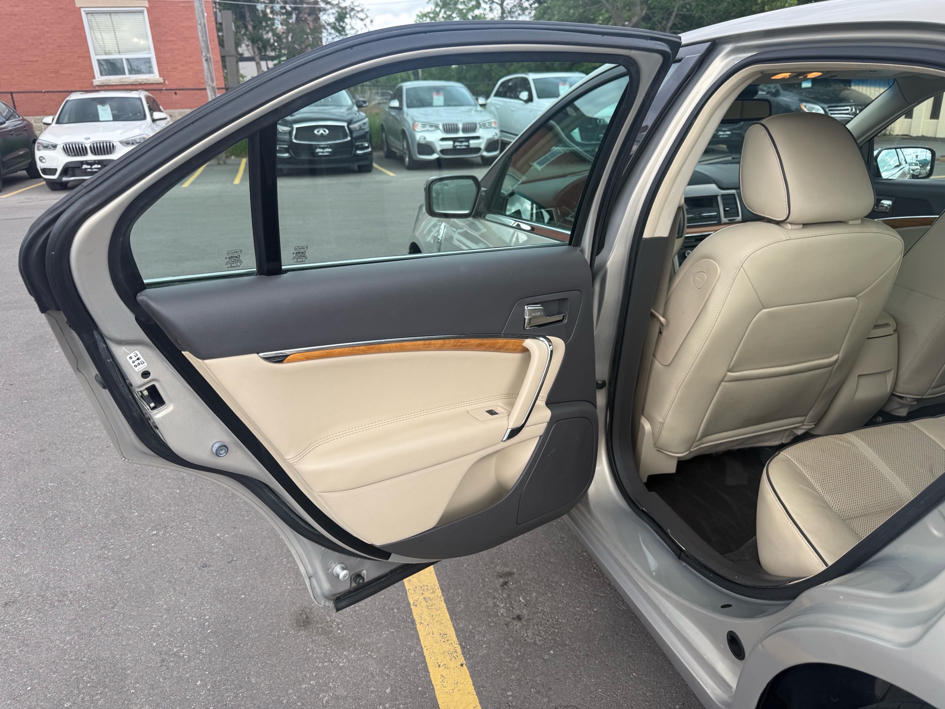 /carage/2010-Lincoln-MKZ-7561396396882827.jpg
