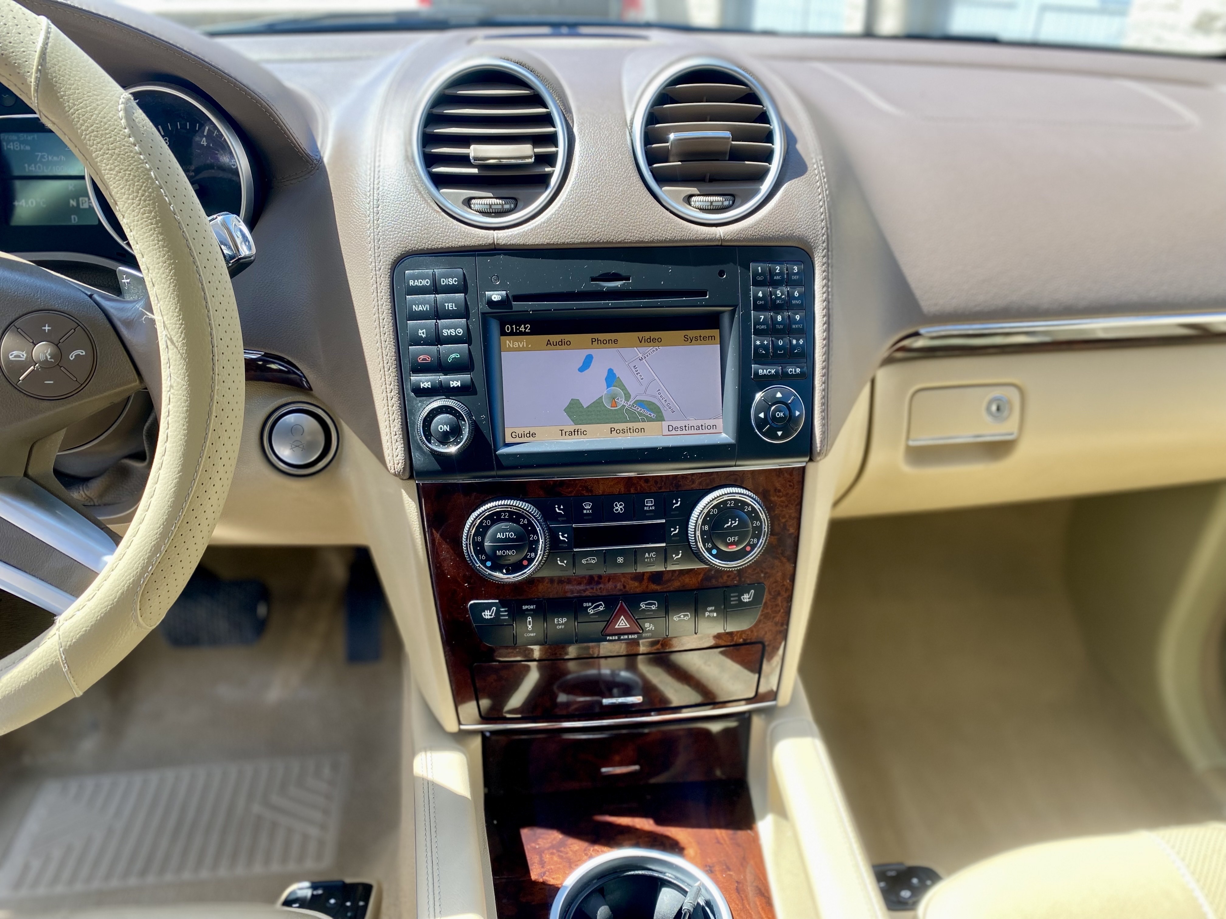 /carage/2010-Mercedes-Benz-M-Class-8569177217858386.jpg