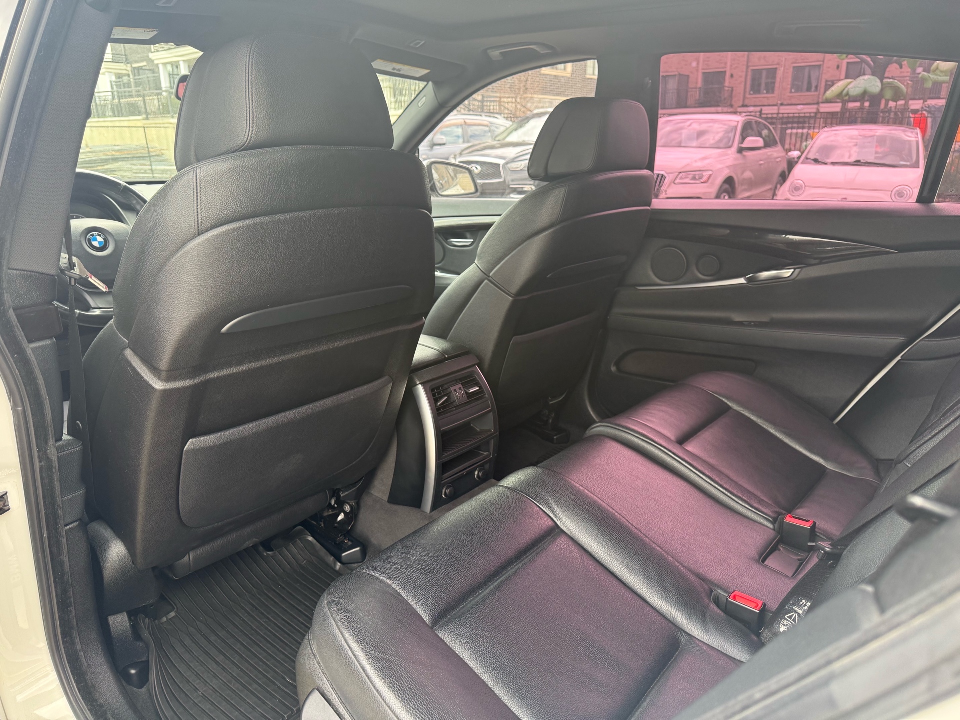 /carage/2011-BMW-3Series-5258916546948287.jpg
