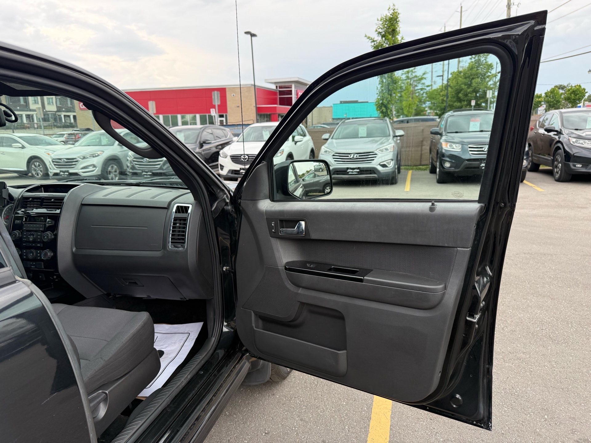 /carage/2011-Ford-Escape-06763826789624683.jpg