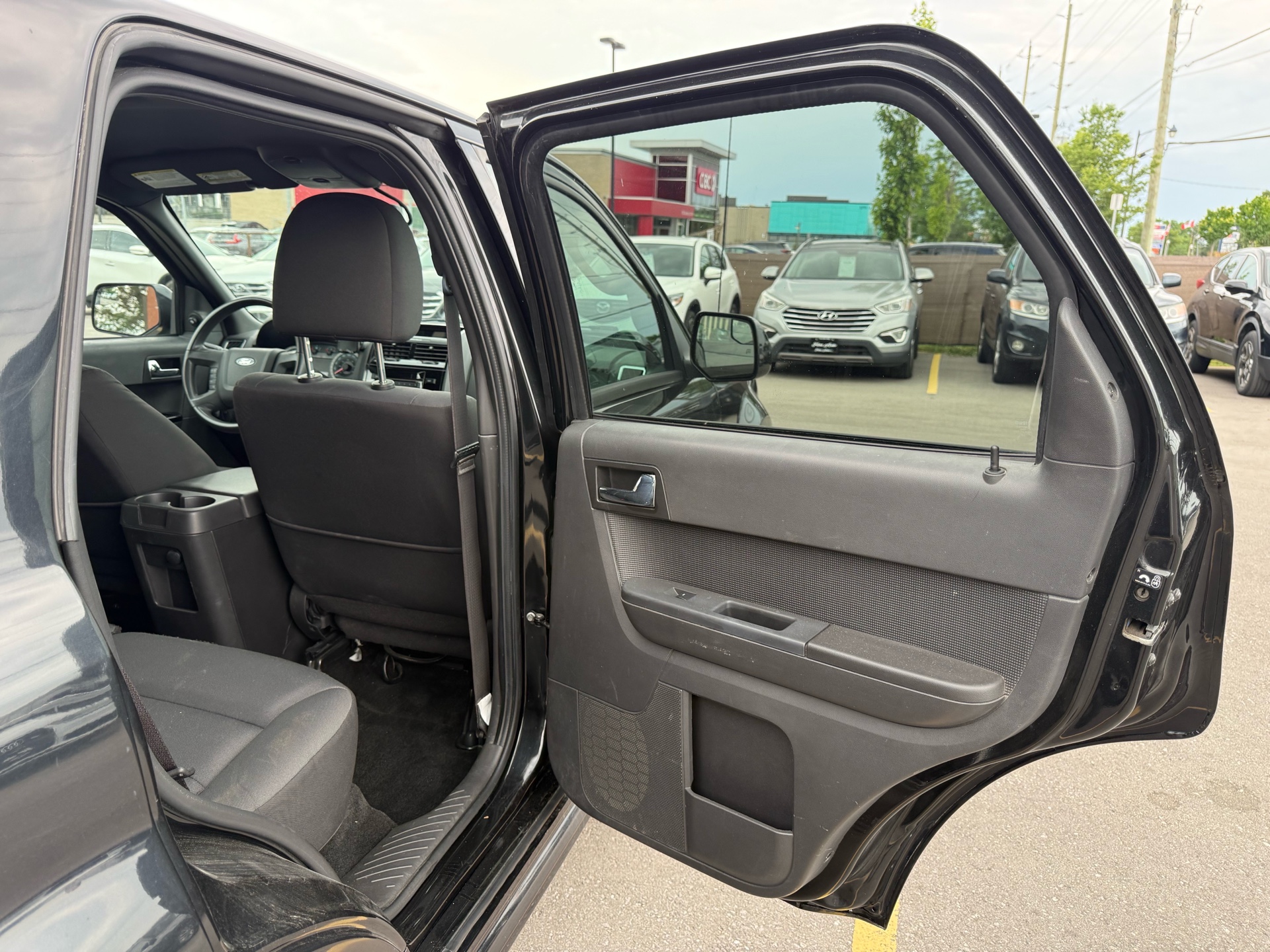 /carage/2011-Ford-Escape-21915335746921927.jpg