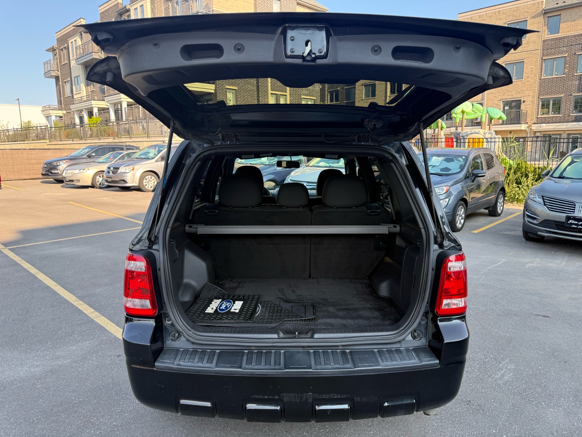 /carage/2011-Ford-Escape-5560305068037343.jpg