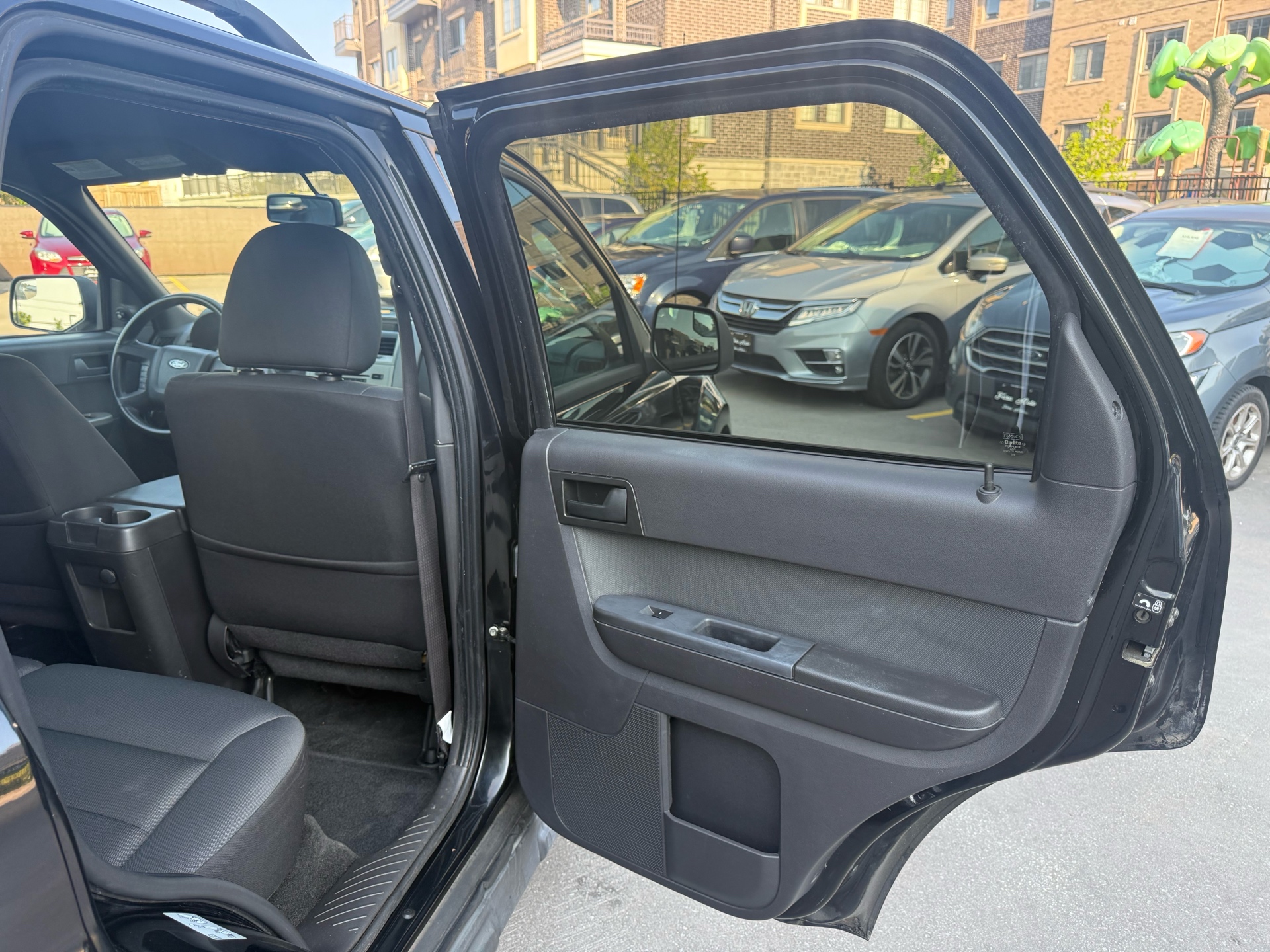 /carage/2011-Ford-Escape-699411084598375.jpg