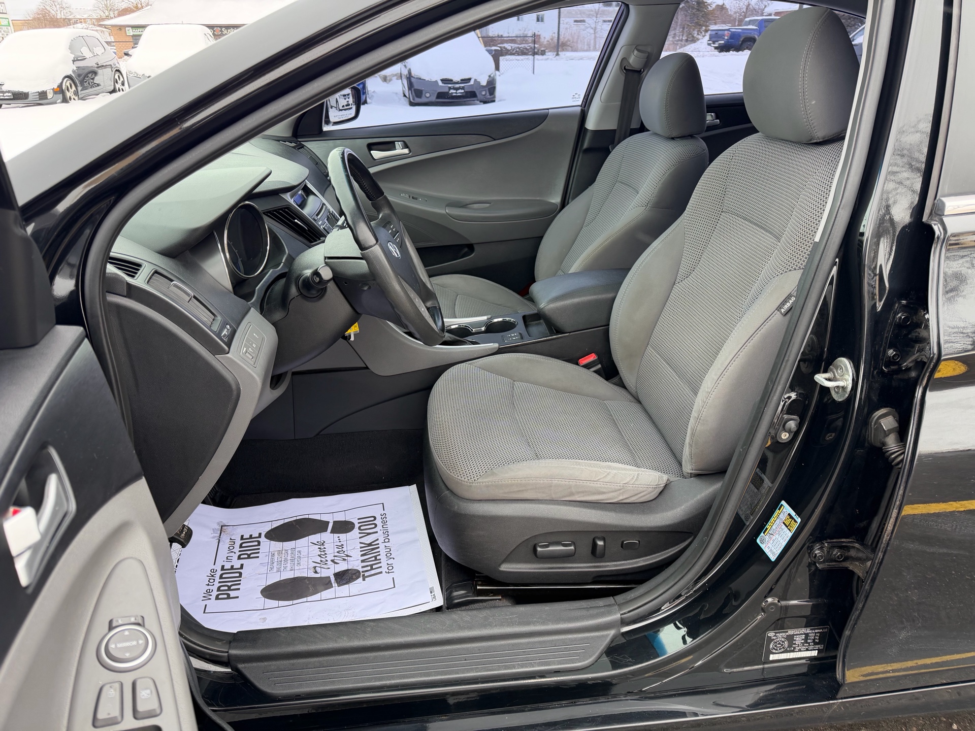 /carage/2011-Hyundai-Sonata-005798598727569049.jpg
