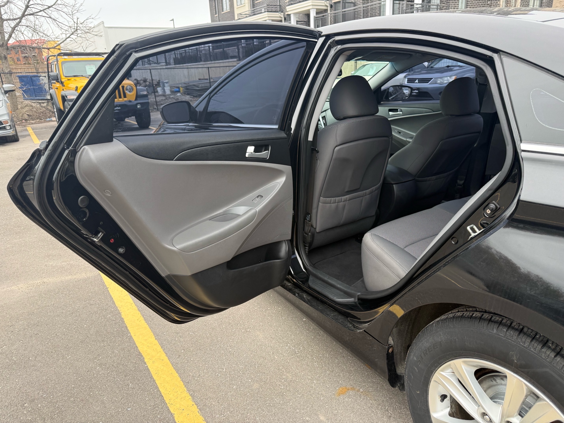 /carage/2011-Hyundai-Sonata-25956078723397.jpg
