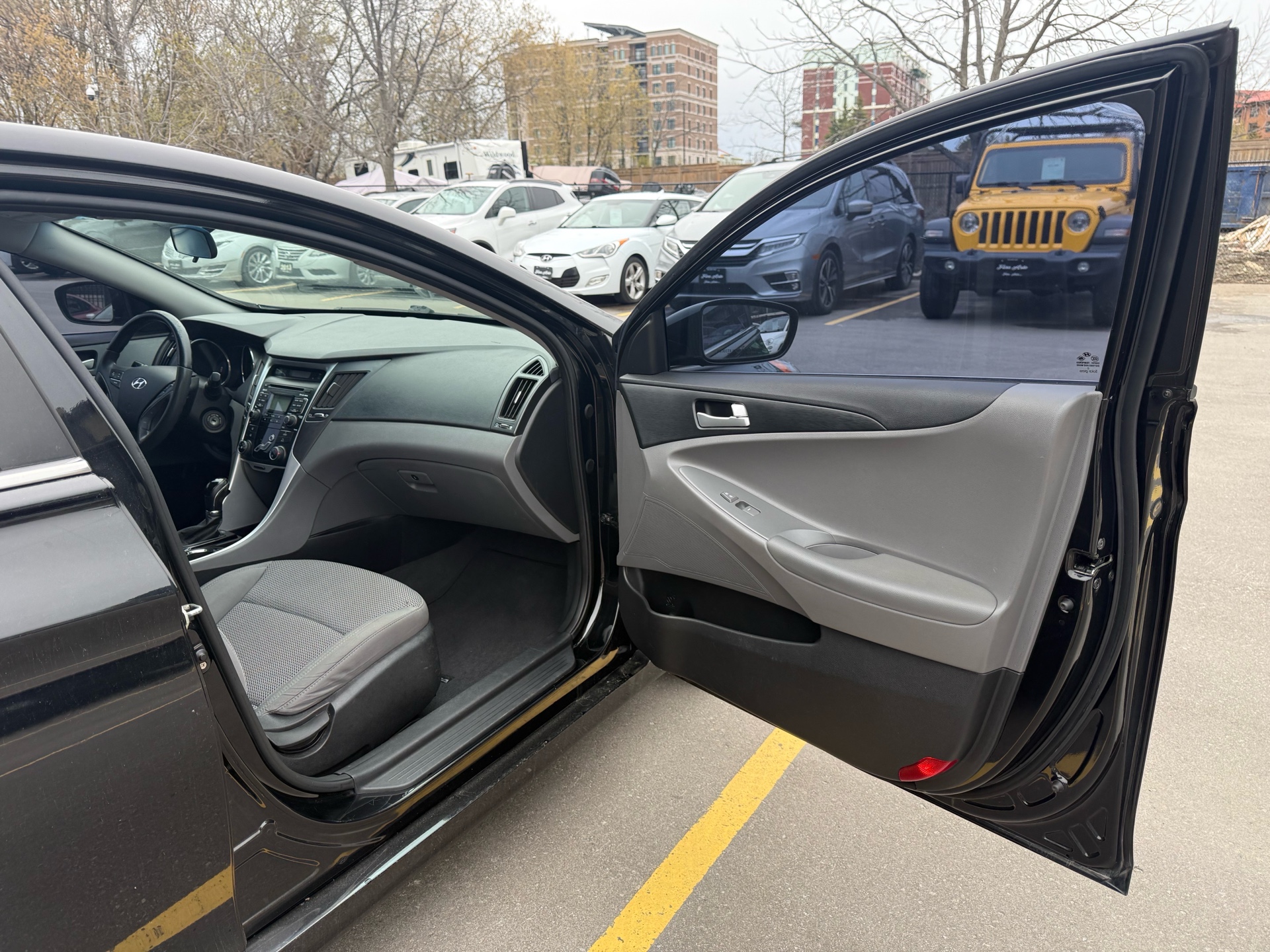 /carage/2011-Hyundai-Sonata-44818532942504596.jpg