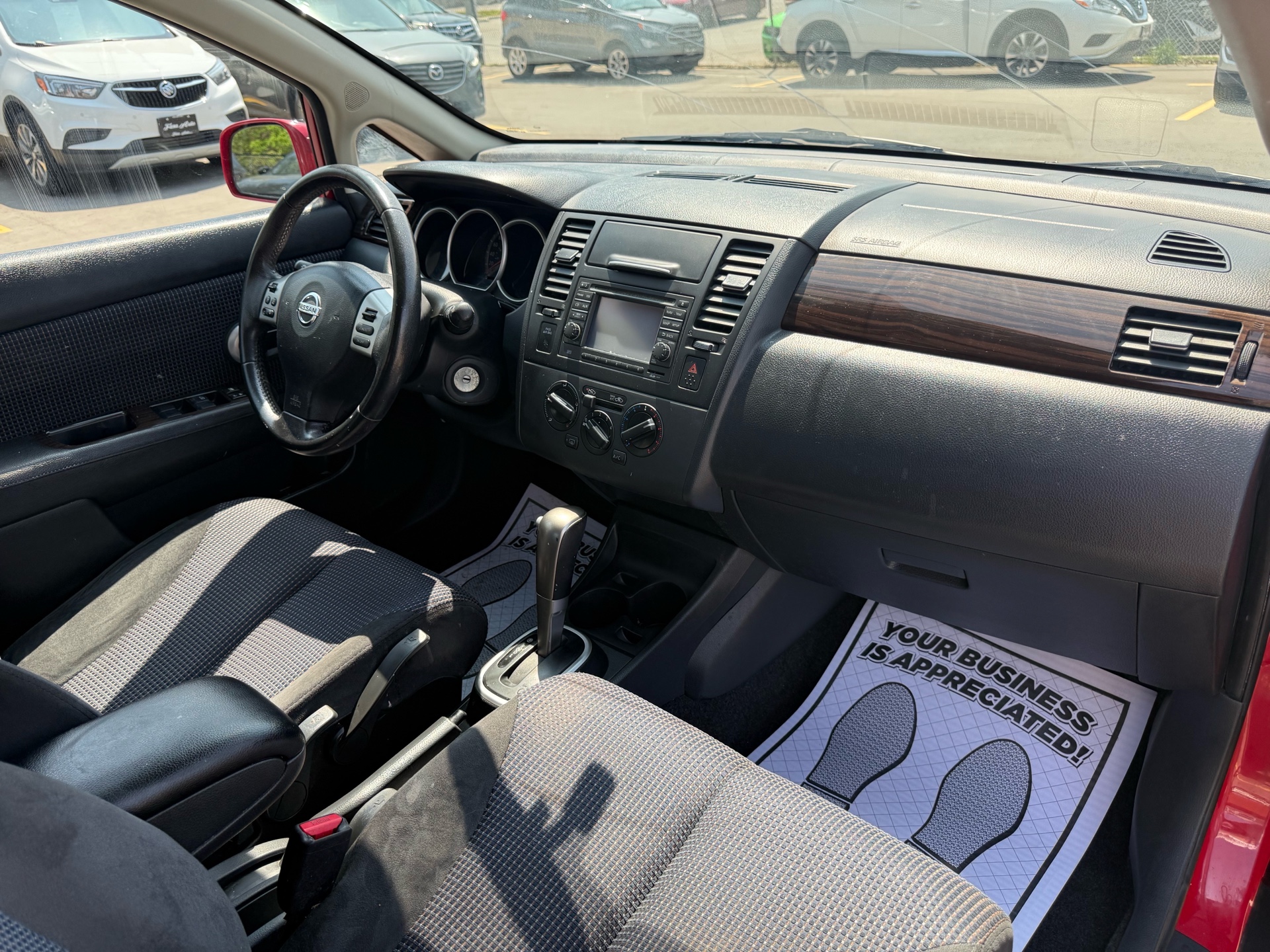 /carage/2011-Nissan-Versa-49539284372707804.jpg