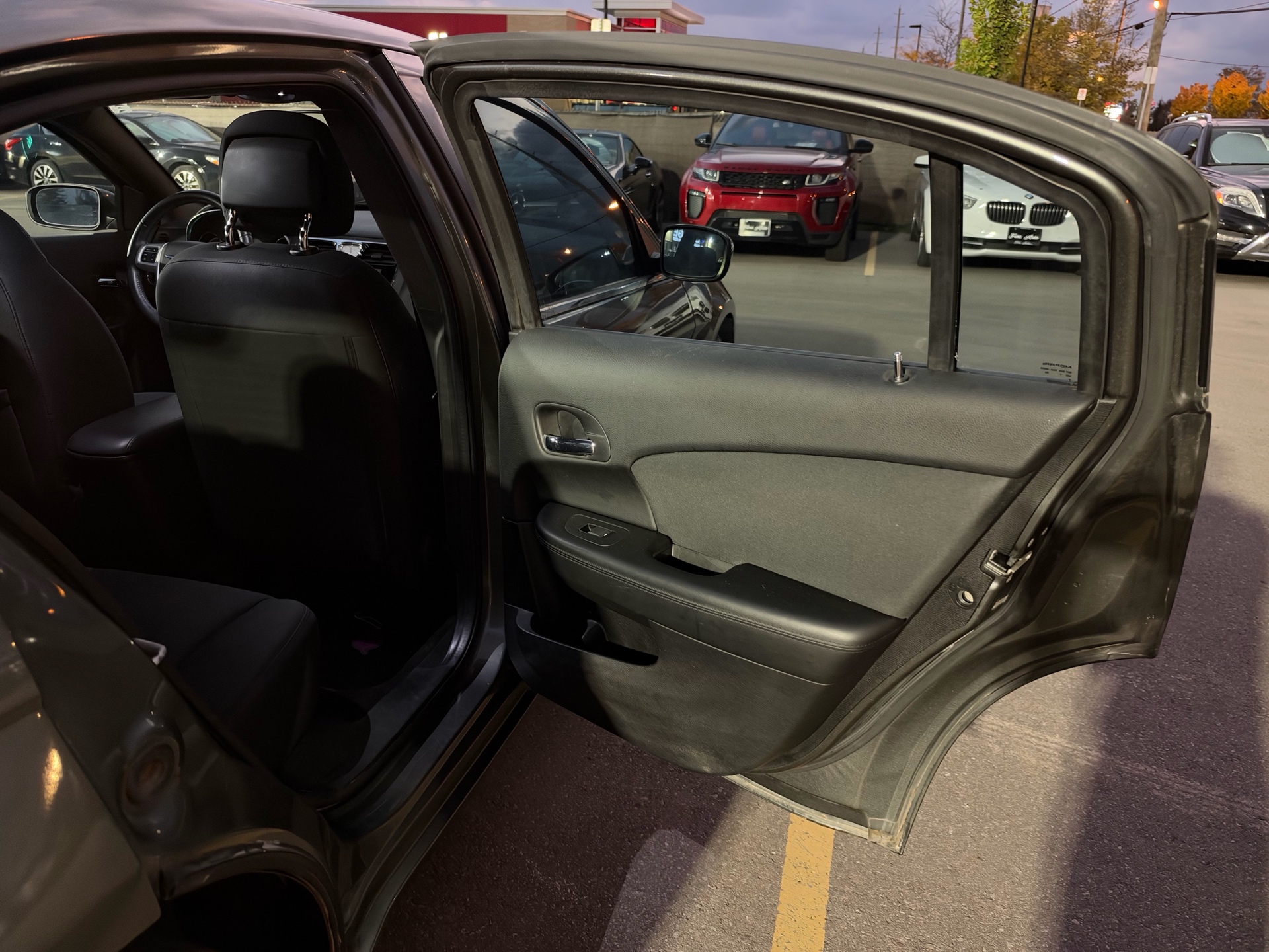 /carage/2012-Chrysler-200-05864695448691437.jpg