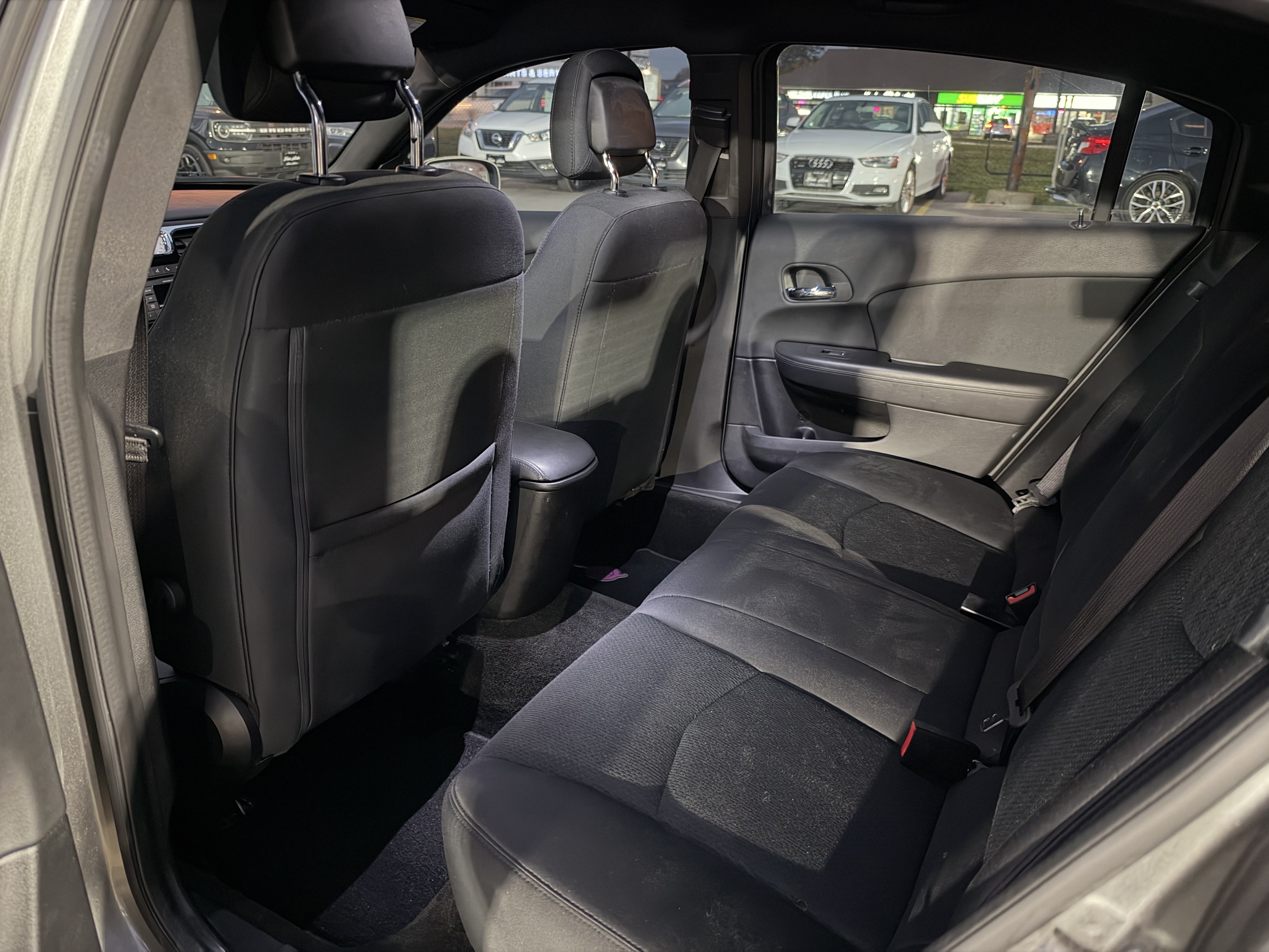 /carage/2012-Chrysler-200-1307350641770182.jpg