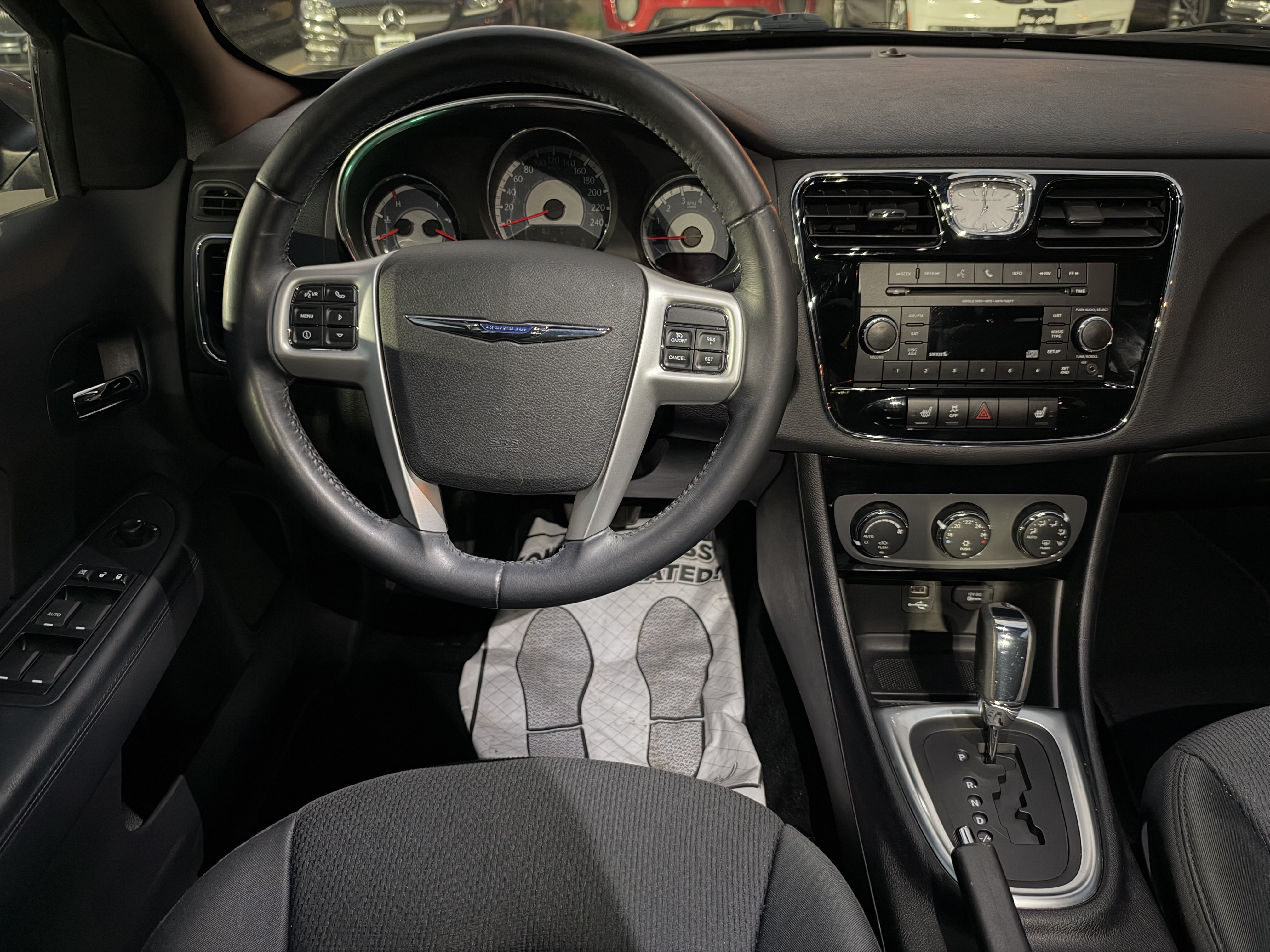 /carage/2012-Chrysler-200-40077184280902056.jpg