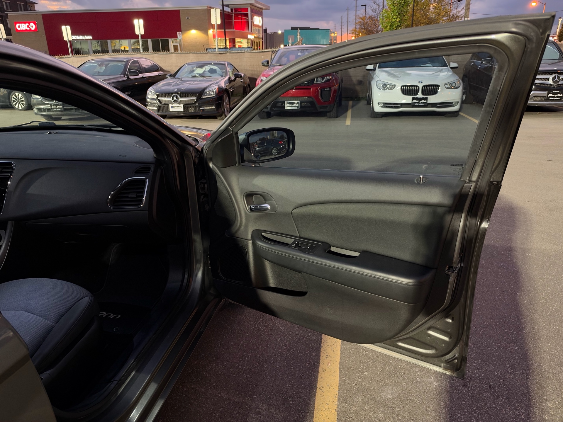 /carage/2012-Chrysler-200-7490269363509876.jpg