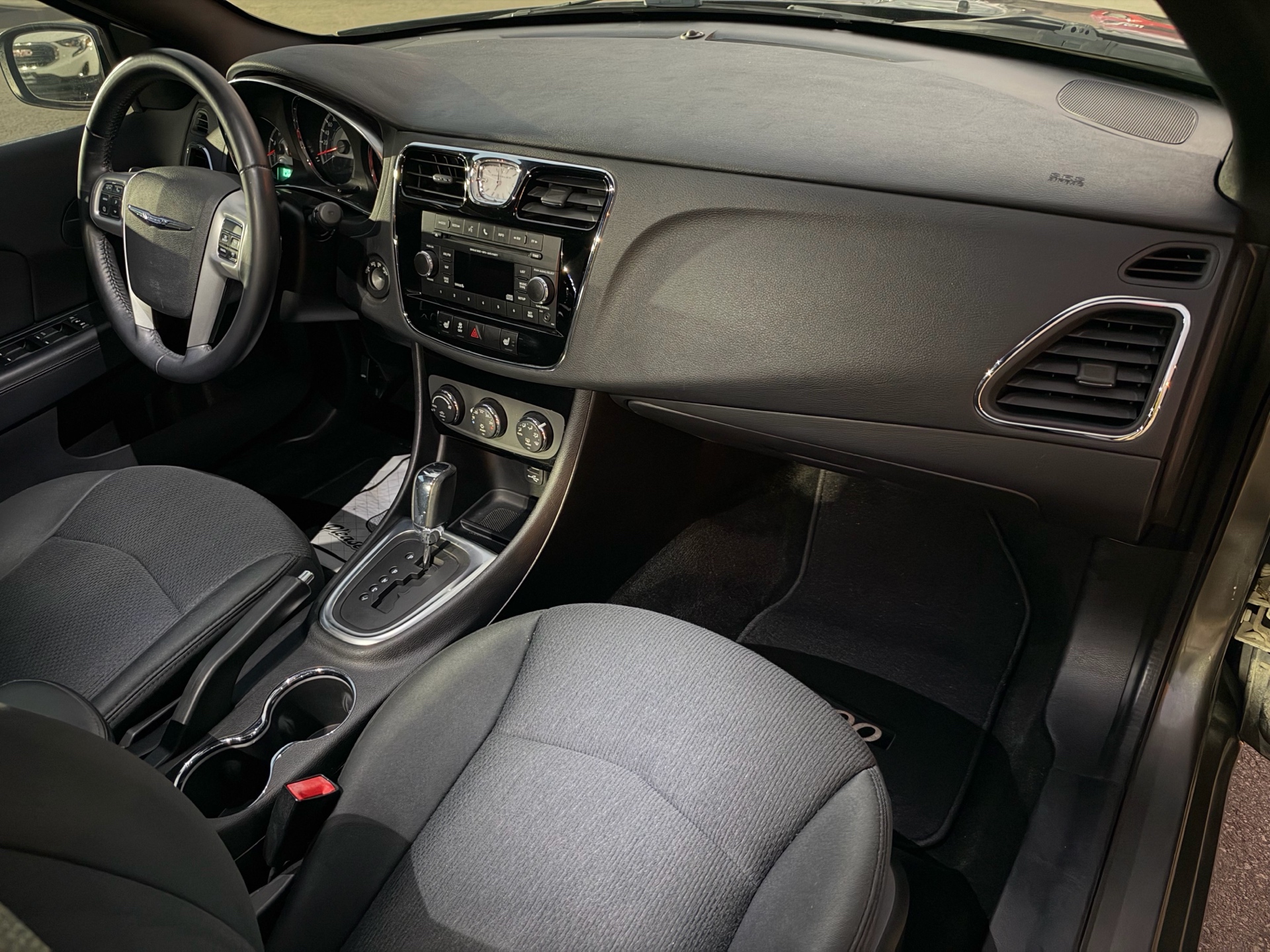 /carage/2012-Chrysler-200-7538953754378497.jpg