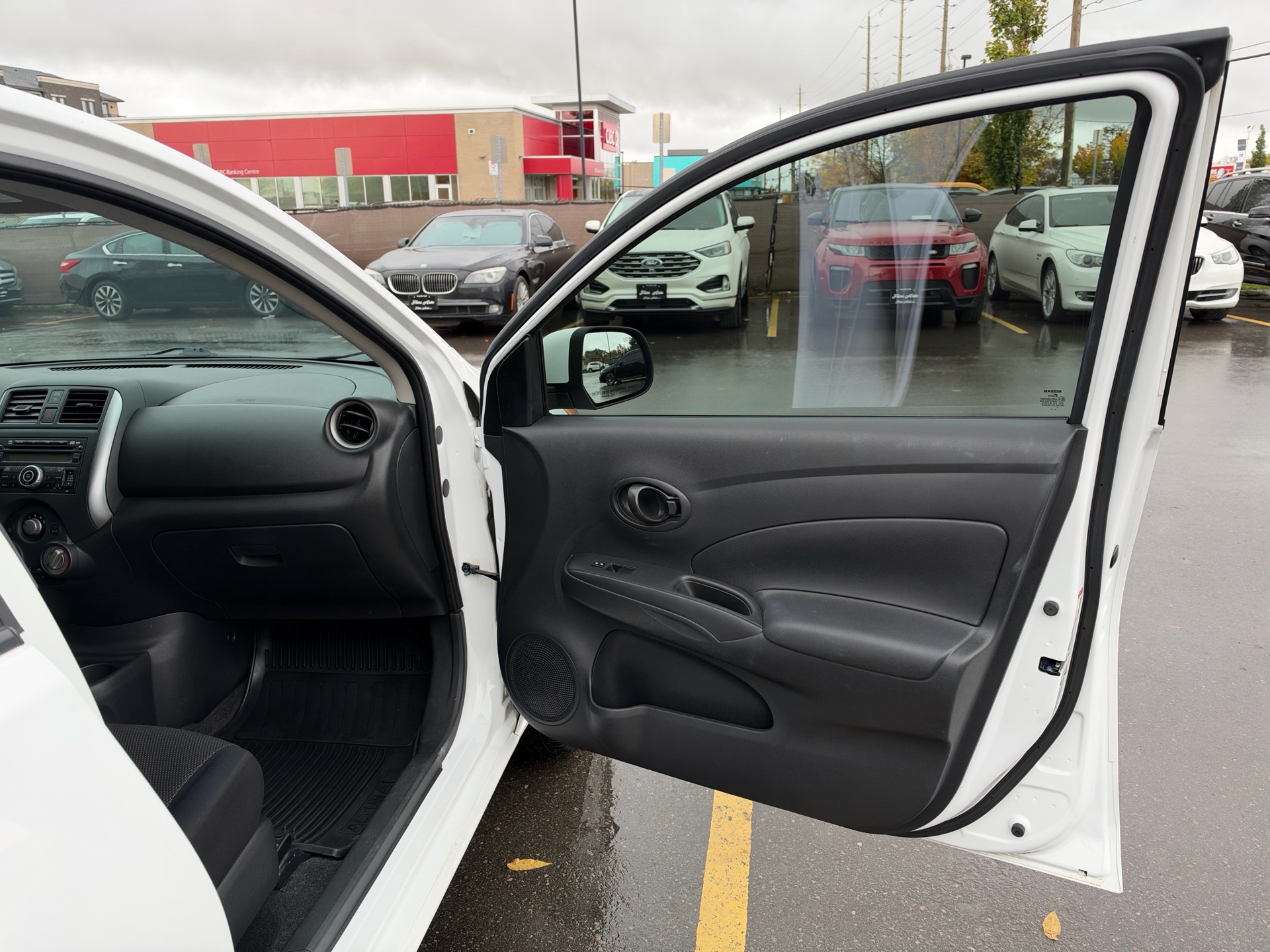 /carage/2012-Nissan-Versa-23242400647657124.jpg