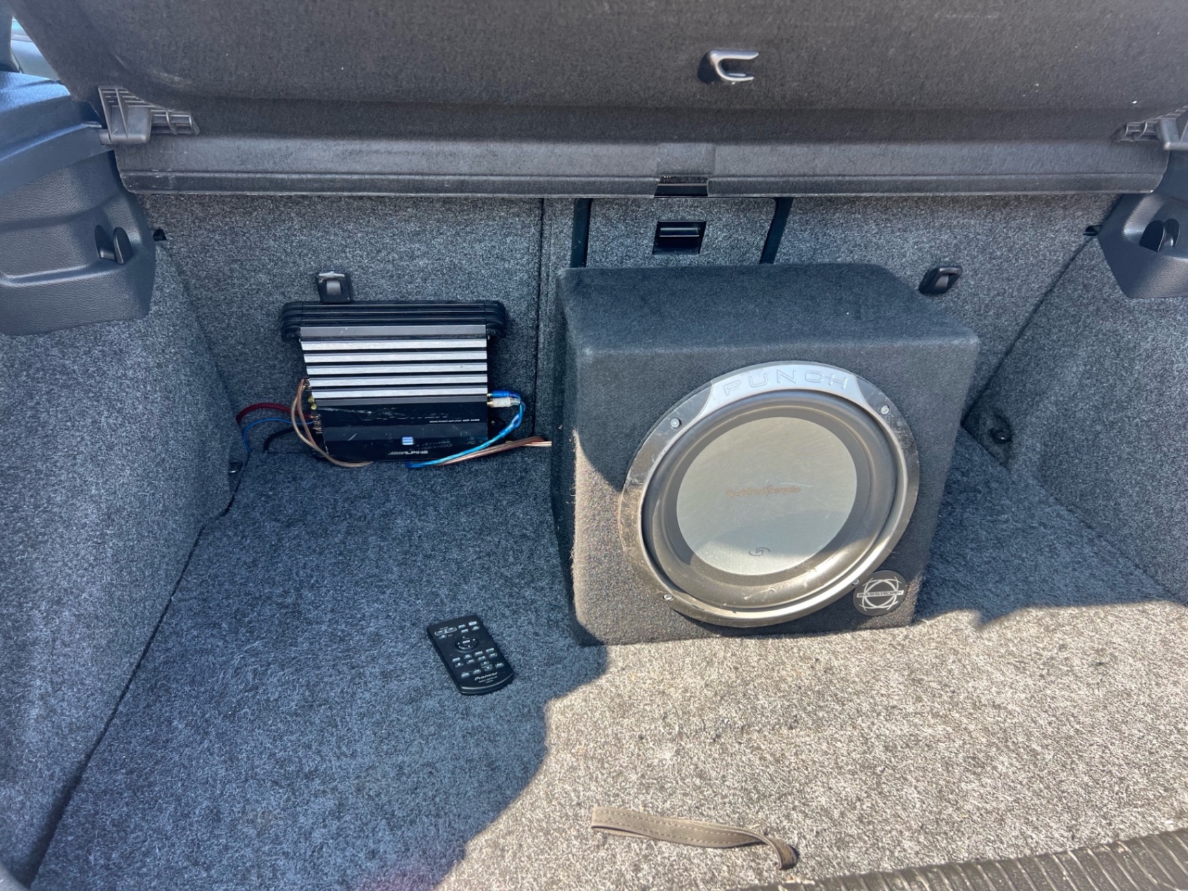 /carage/2012-Volkswagen-GolfGTI-16897012567129965.jpg
