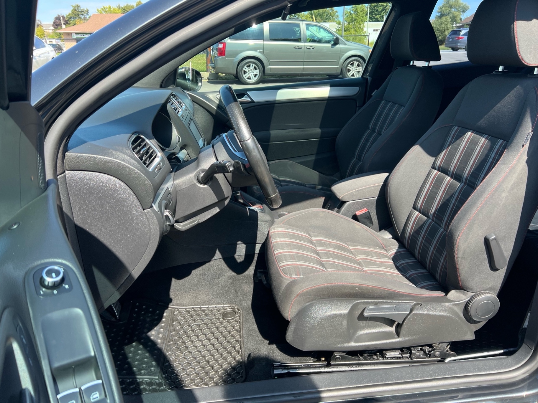 /carage/2012-Volkswagen-GolfGTI-49917439606020153.jpg