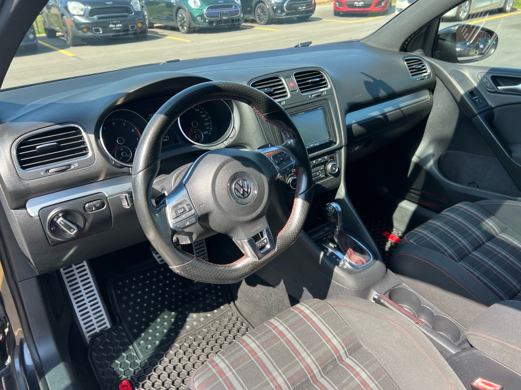 /carage/2012-Volkswagen-GolfGTI-8718163280227367.jpg