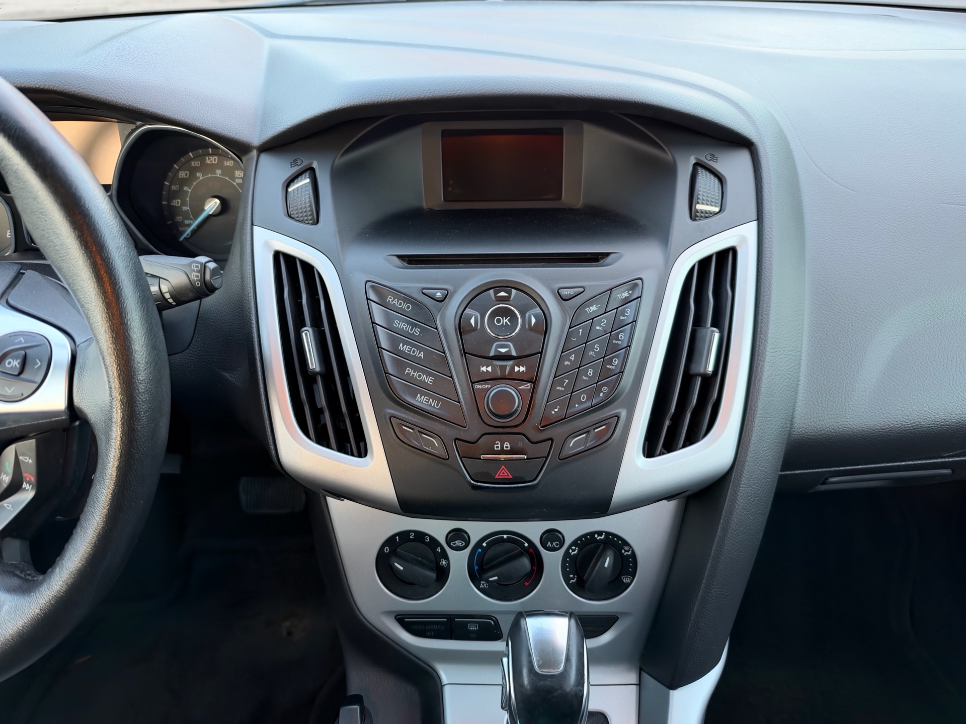 /carage/2013-Ford-Focus-9738681538369738.jpg