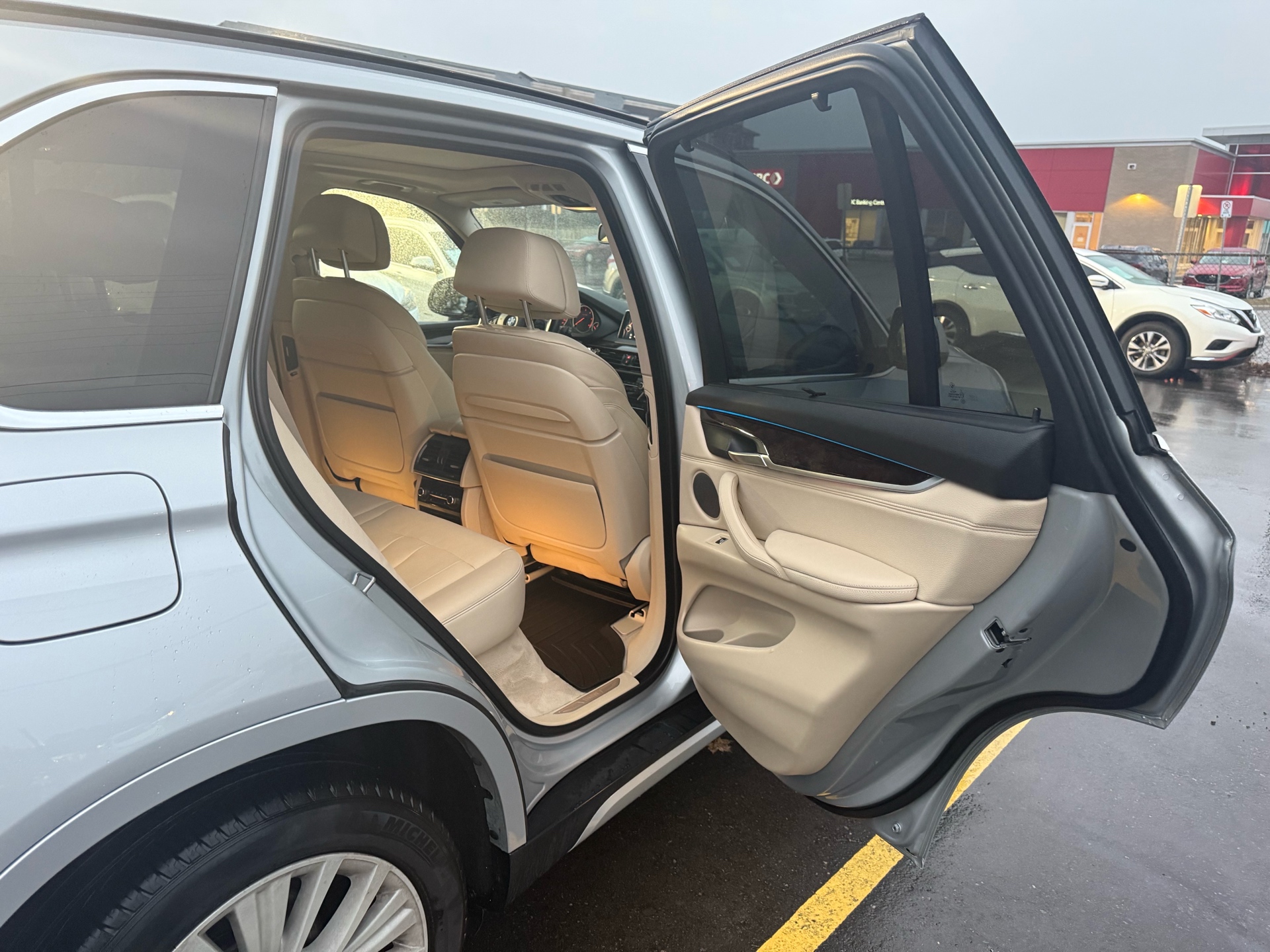 /carage/2014-BMW-X5-7015418224300256.jpg