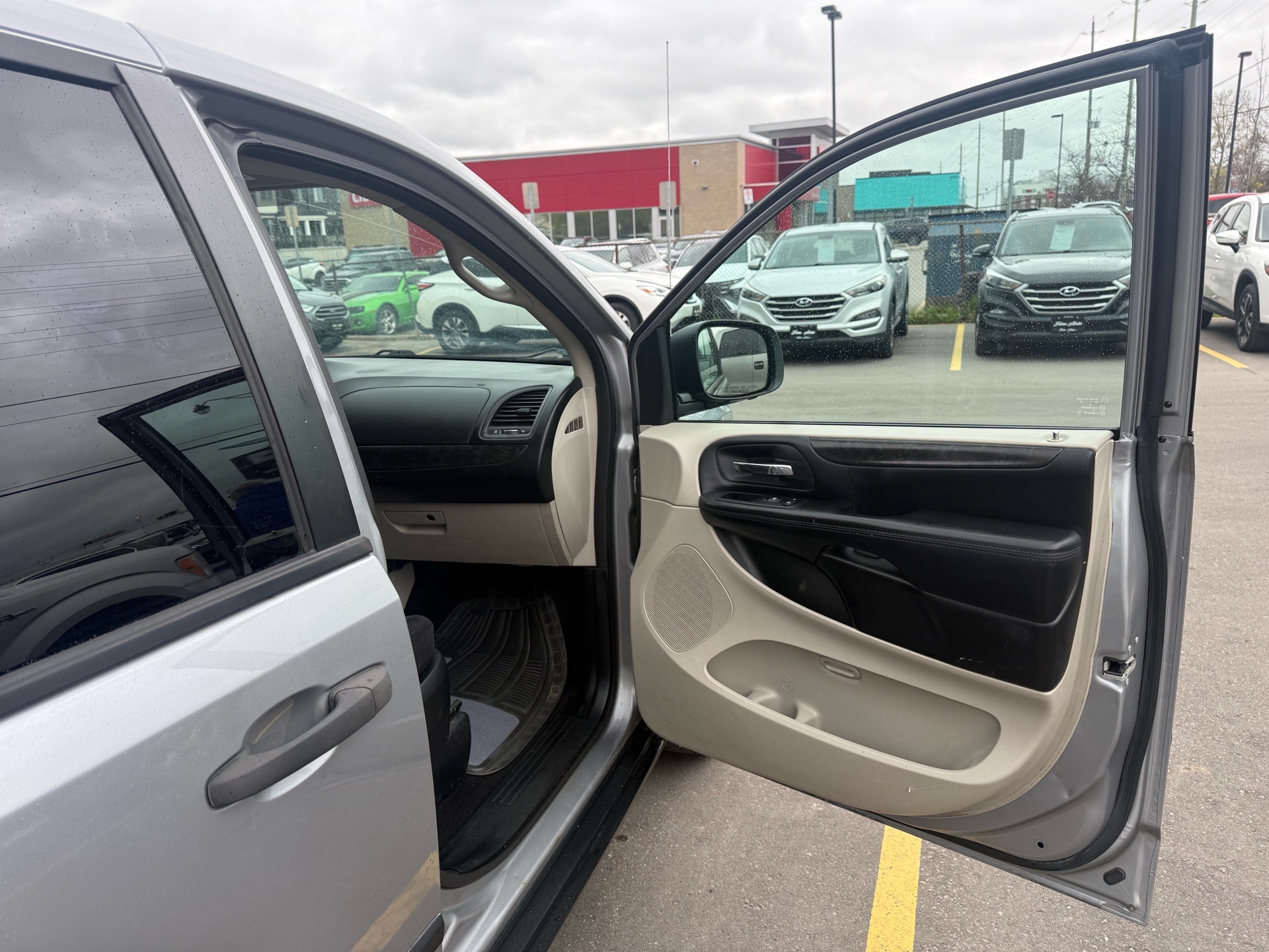 /carage/2014-Dodge-GrandCaravan-9971864088849627.jpg