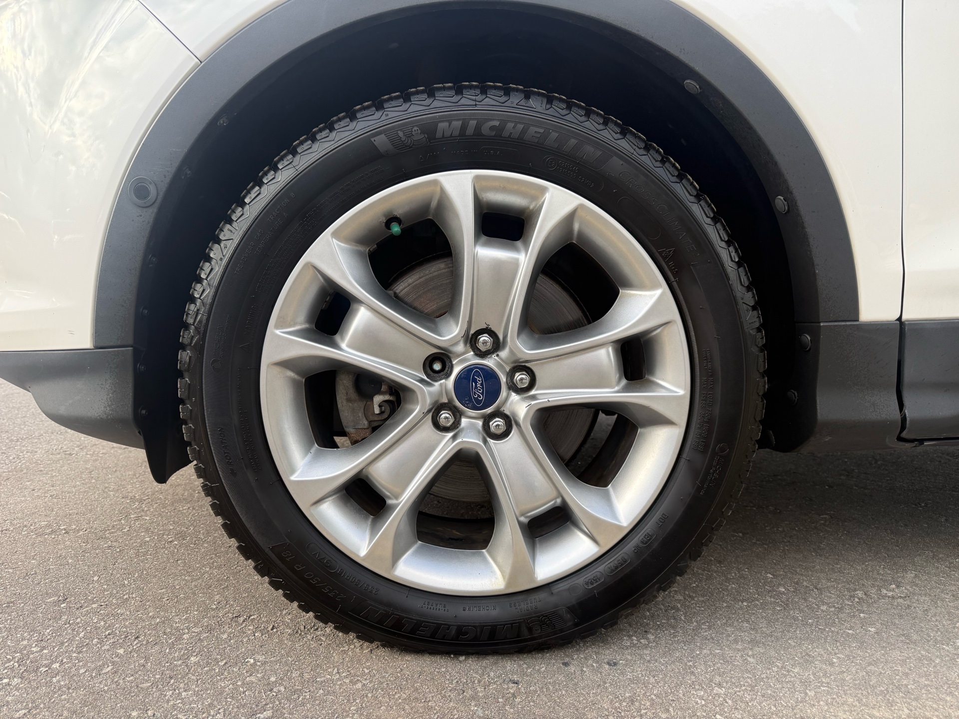 /carage/2014-Ford-Escape-28722407106284065.jpg
