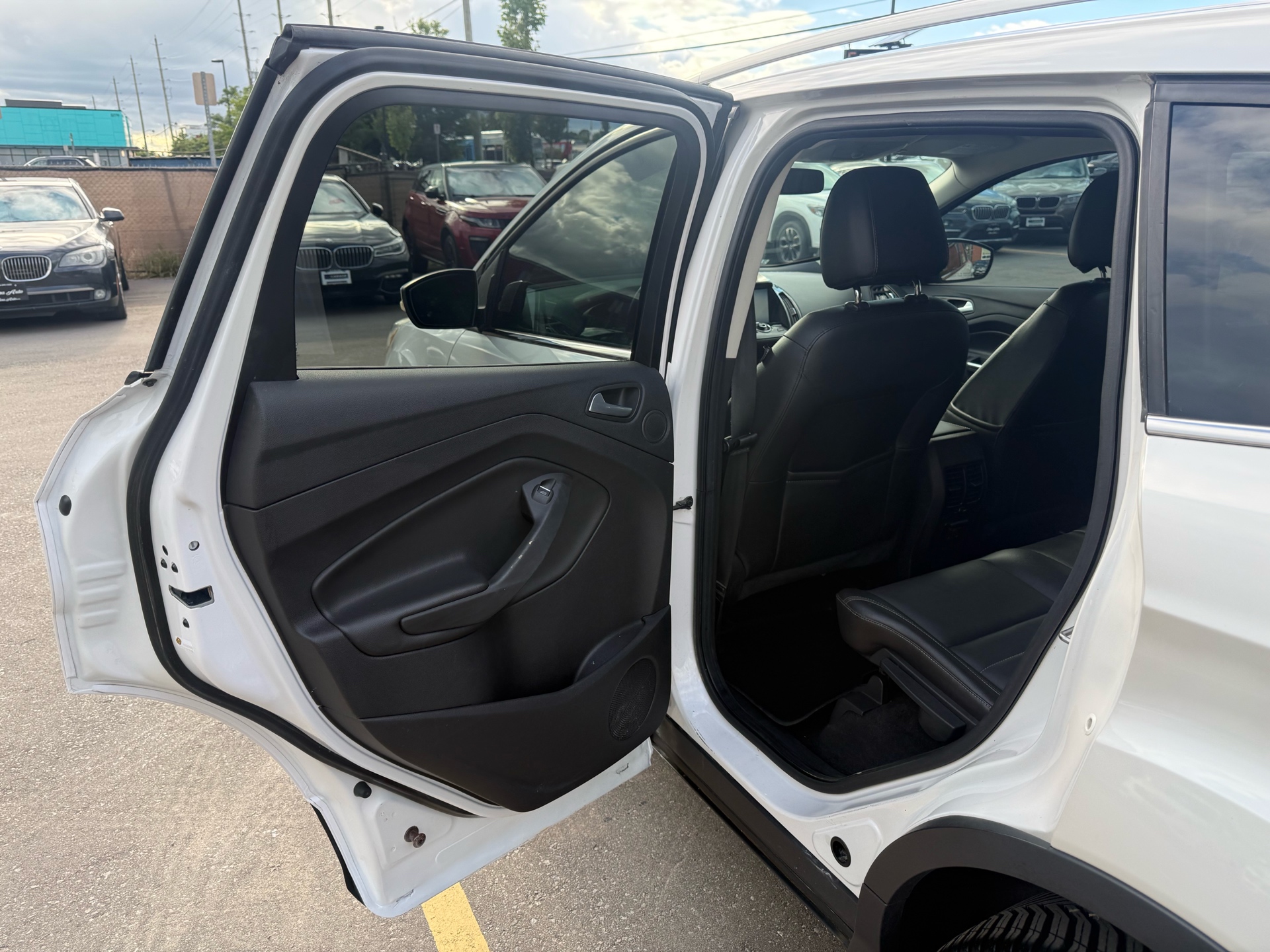 /carage/2014-Ford-Escape-31300012101716557.jpg