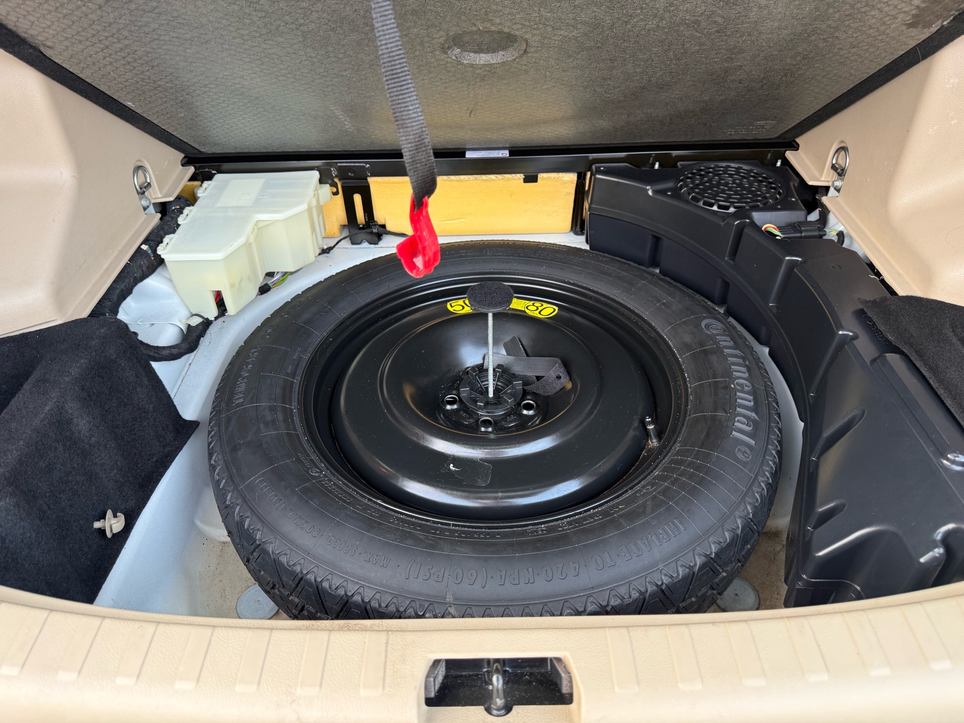 /carage/2014-LandRover-LR2-269406198846025.jpg