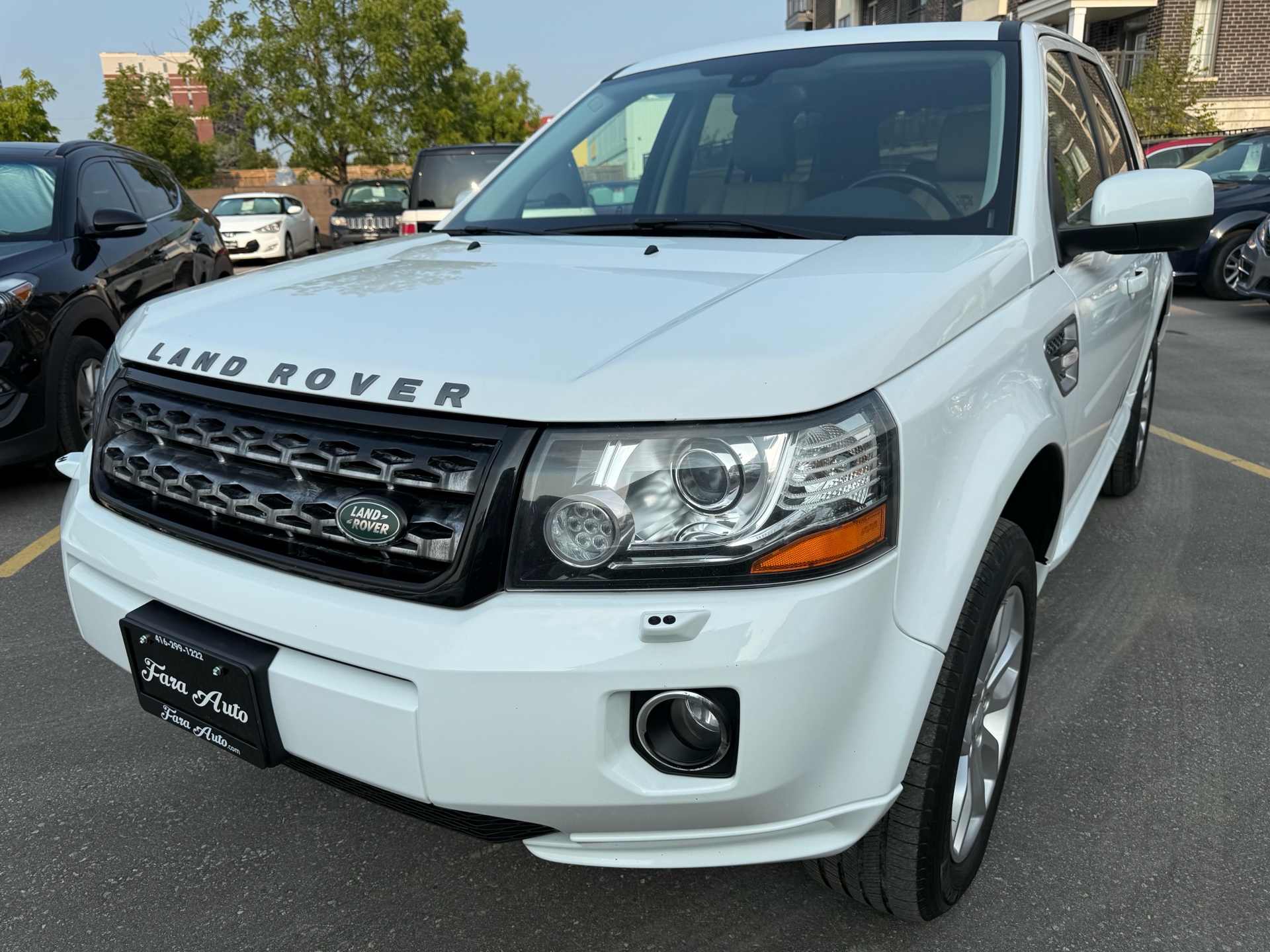 /carage/2014-LandRover-LR2-6235452342615766.jpg