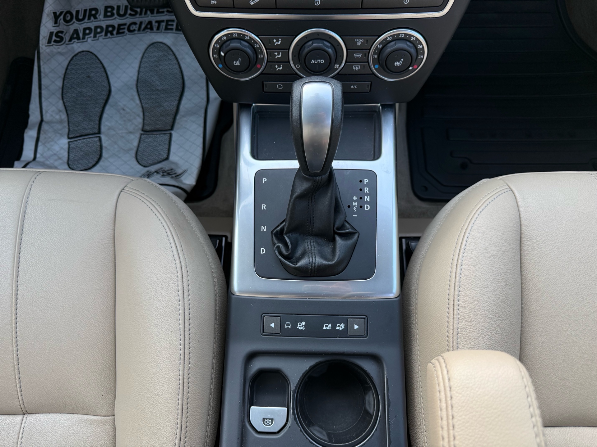 /carage/2014-LandRover-LR2-6753851189952866.jpg