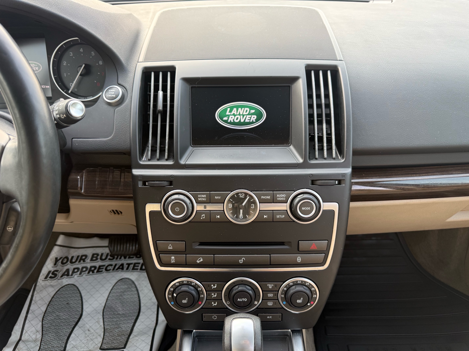 /carage/2014-LandRover-LR2-7143771234551477.jpg