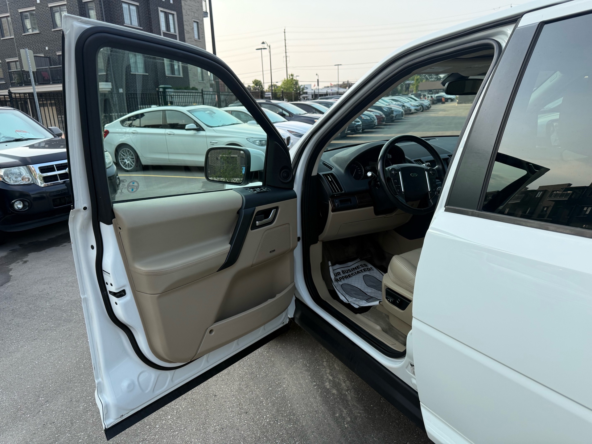 /carage/2014-LandRover-LR2-8008405787206676.jpg