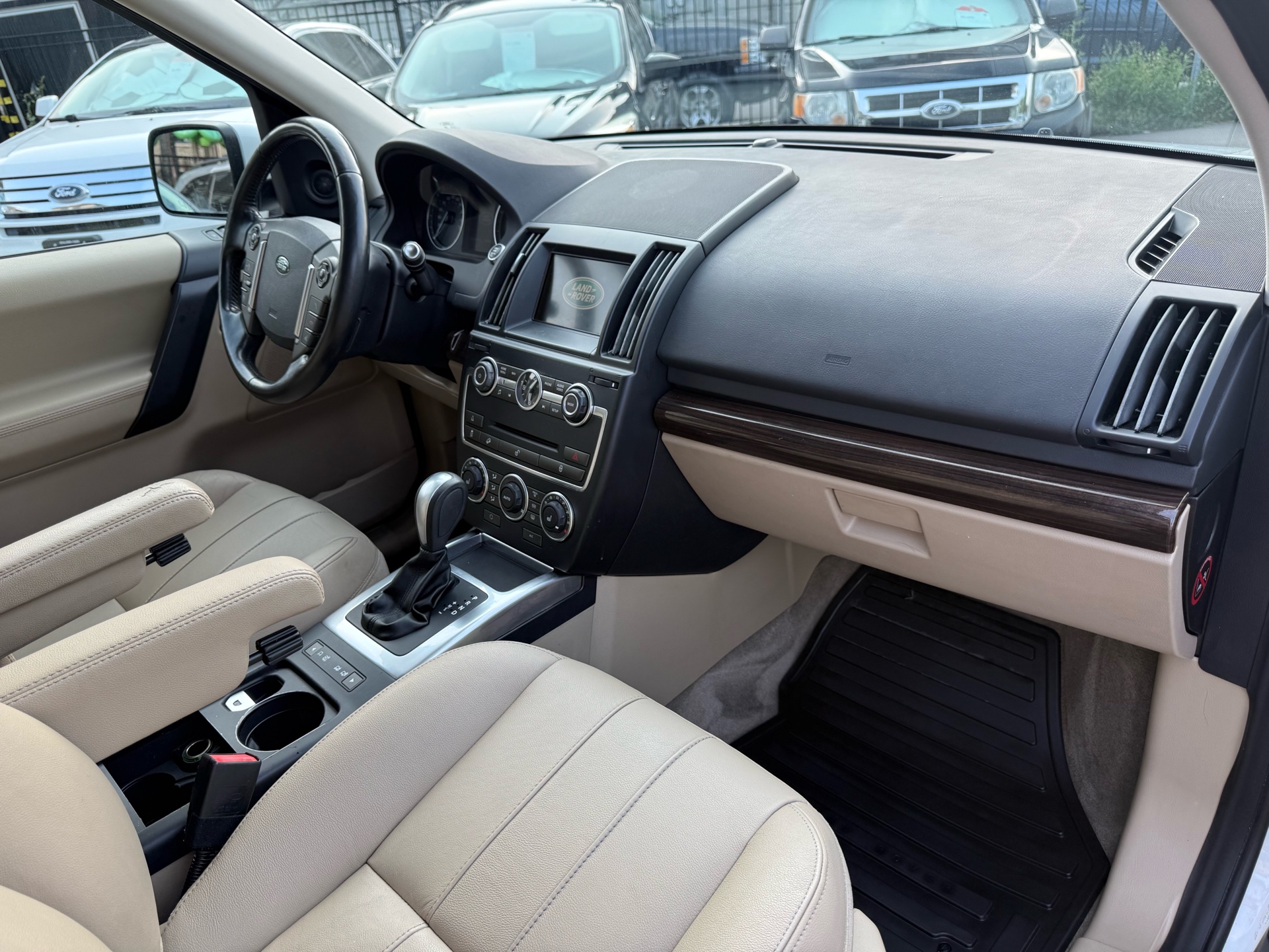 /carage/2014-LandRover-LR2-8229000850712698.jpg