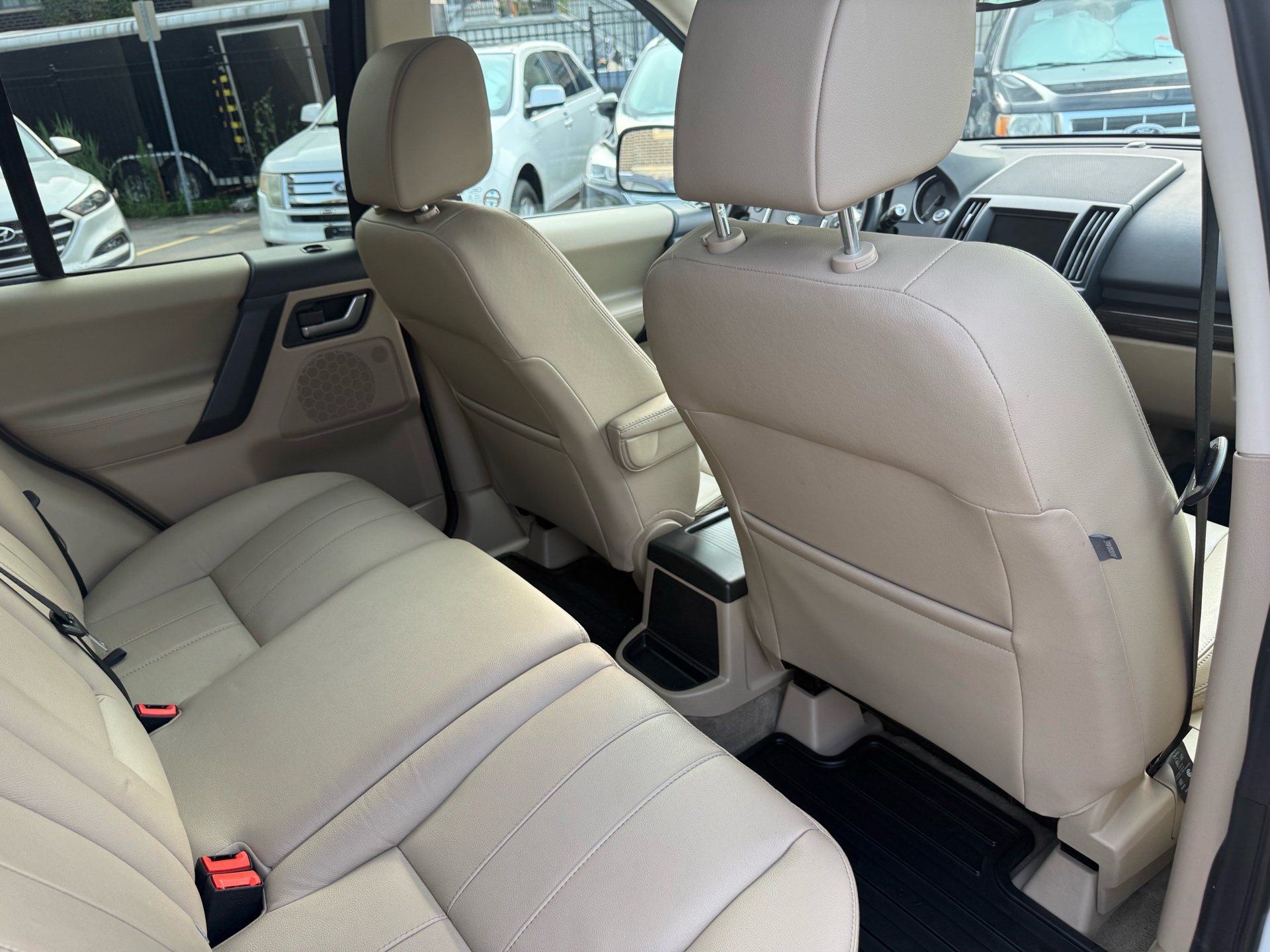 /carage/2014-LandRover-LR2-9951009468220822.jpg