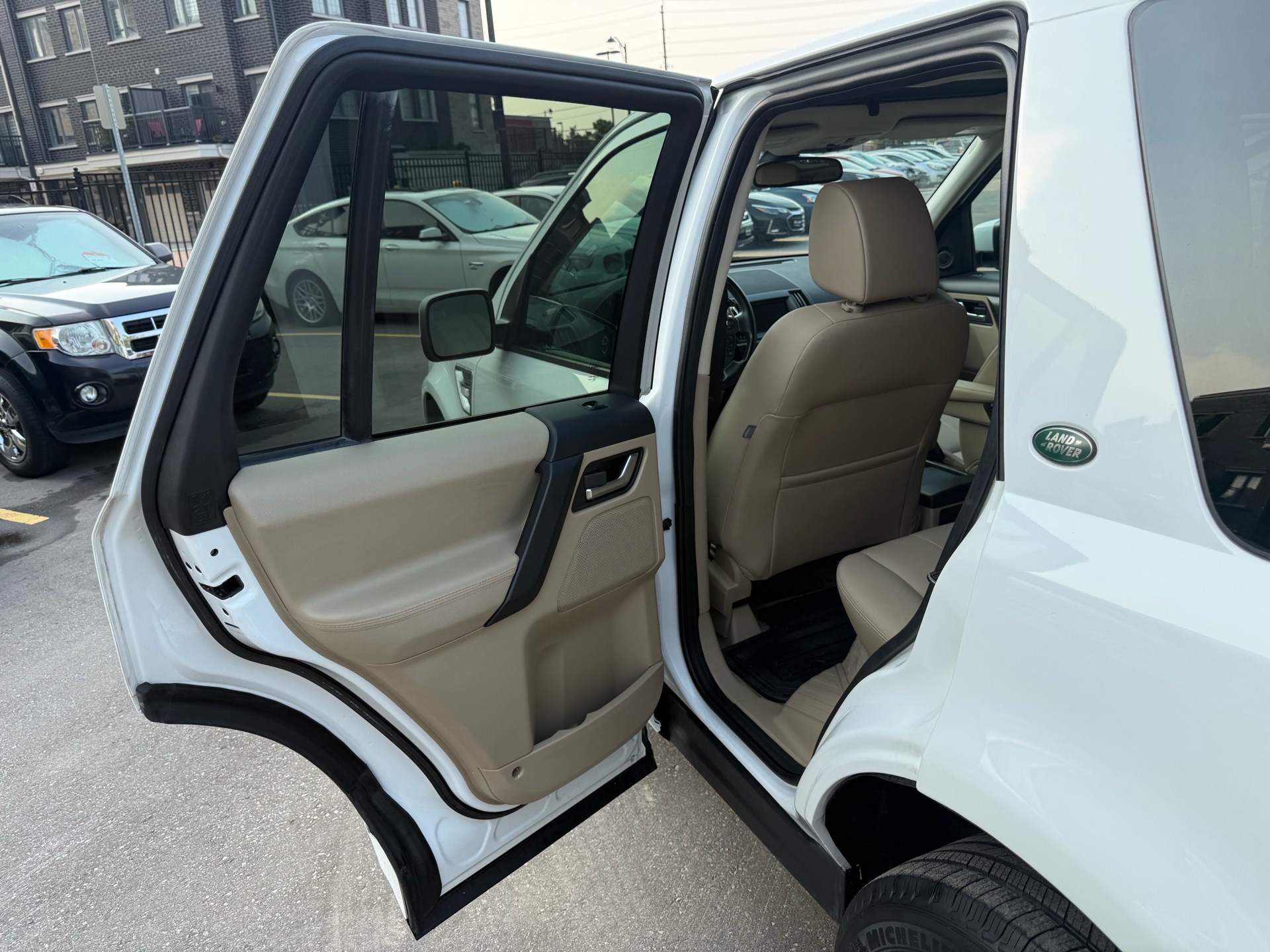 /carage/2014-LandRover-LR2-9994904868739101.jpg