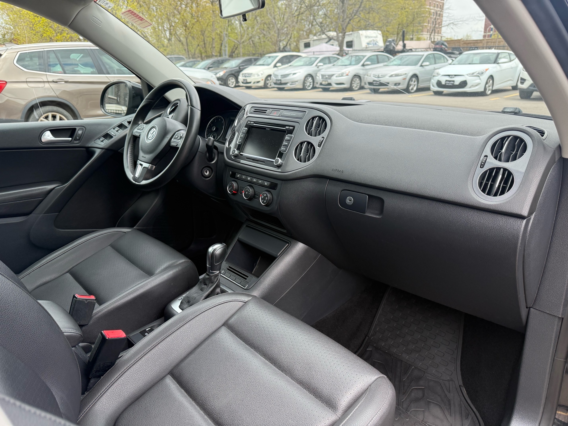 /carage/2014-Volkswagen-Tiguan-0020232193230196316.jpg