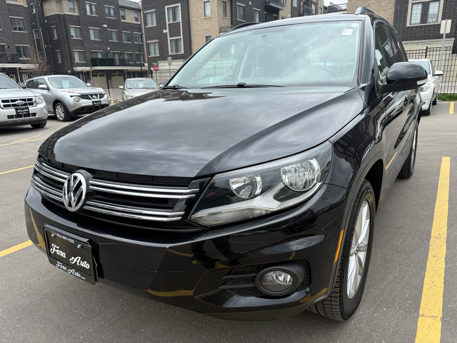/carage/2014-Volkswagen-Tiguan-008394678702224434.jpg