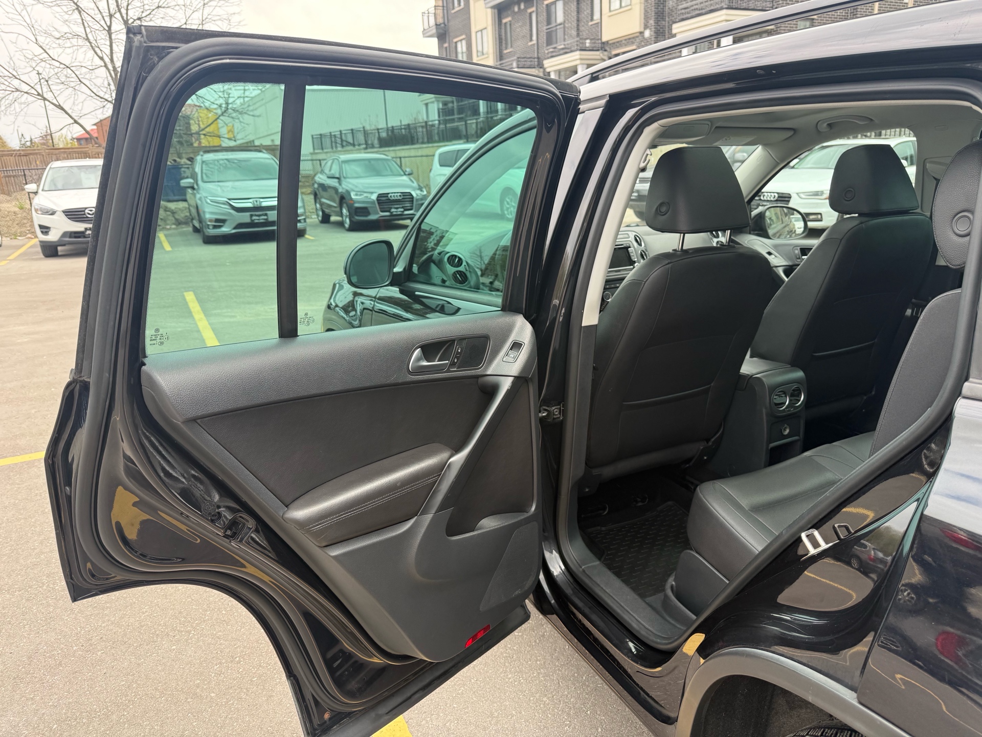 /carage/2014-Volkswagen-Tiguan-40244769325101926.jpg