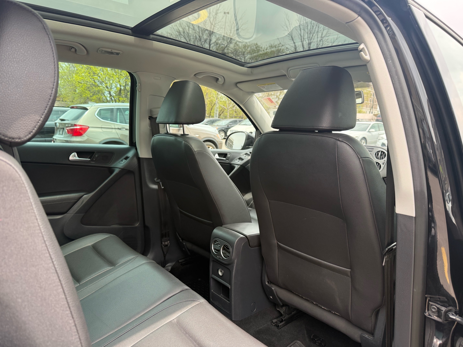 /carage/2014-Volkswagen-Tiguan-45841031675023136.jpg