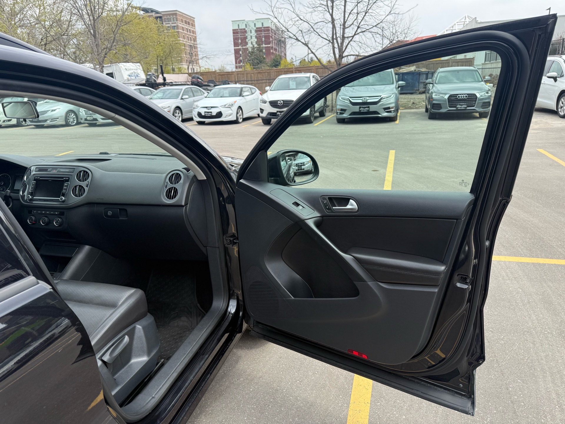 /carage/2014-Volkswagen-Tiguan-7713984349220901.jpg