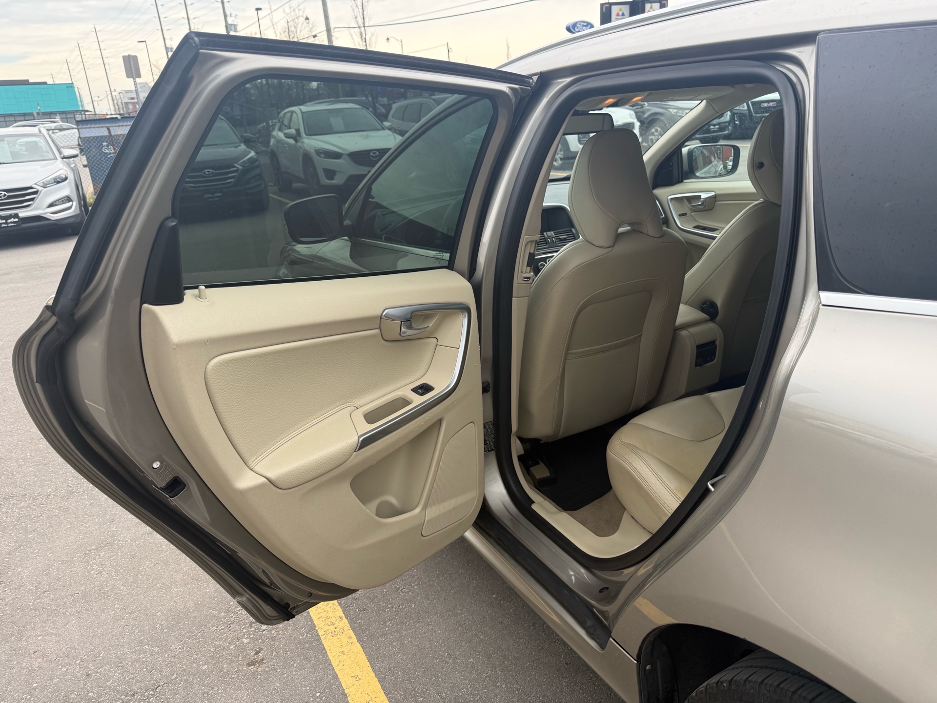 /carage/2014-Volvo-XC60-1410655104068954.jpg