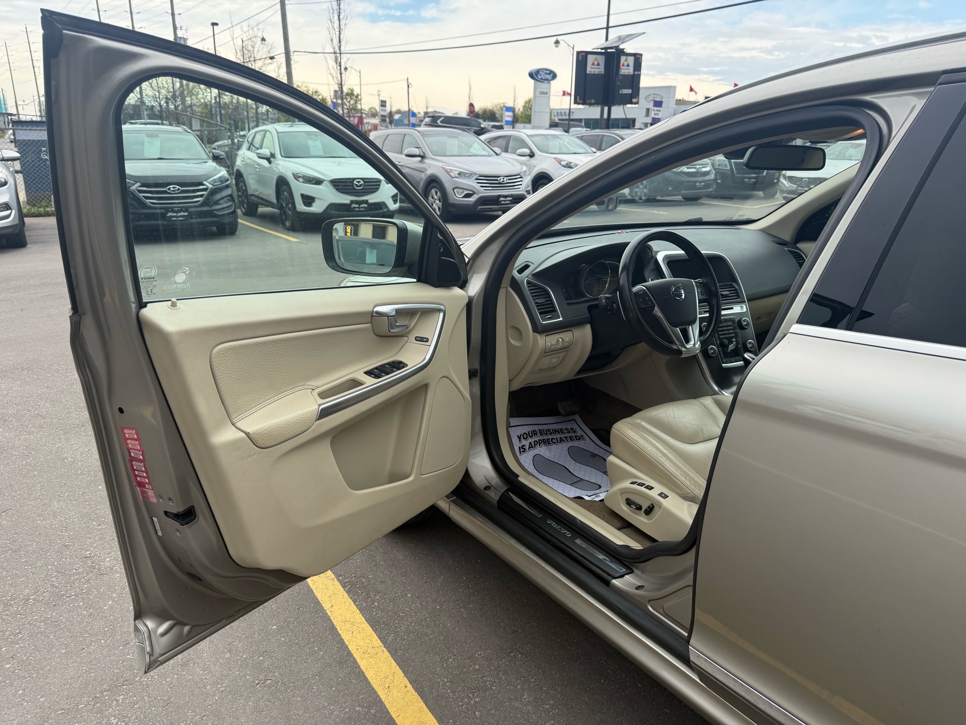 /carage/2014-Volvo-XC60-15512936893149432.jpg