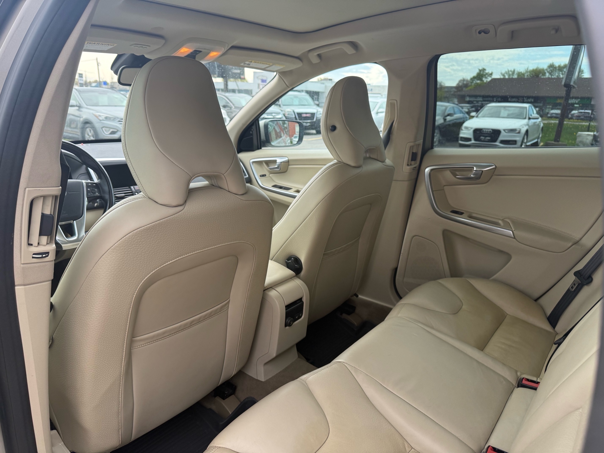 /carage/2014-Volvo-XC60-21158476667413506.jpg
